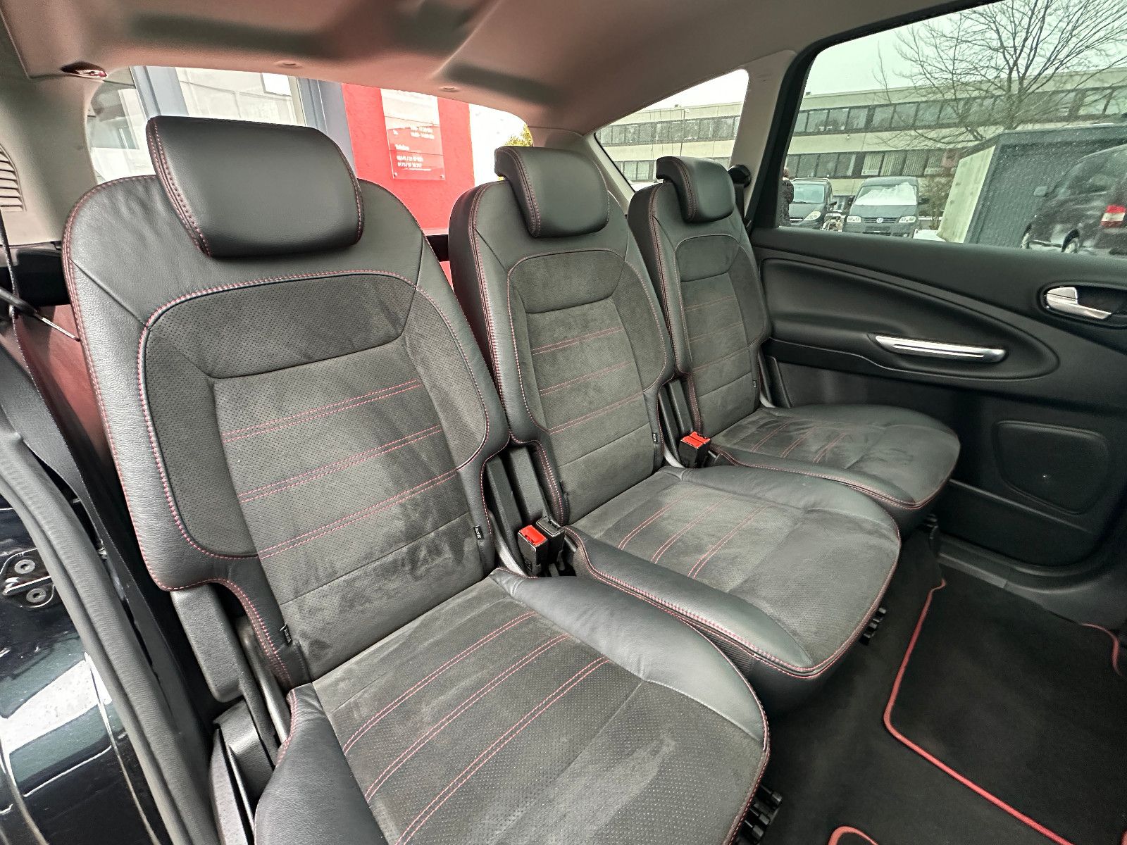 Fahrzeugabbildung Ford S-Max Titanium S 2.0 239 PS HU neu Pano Autom.