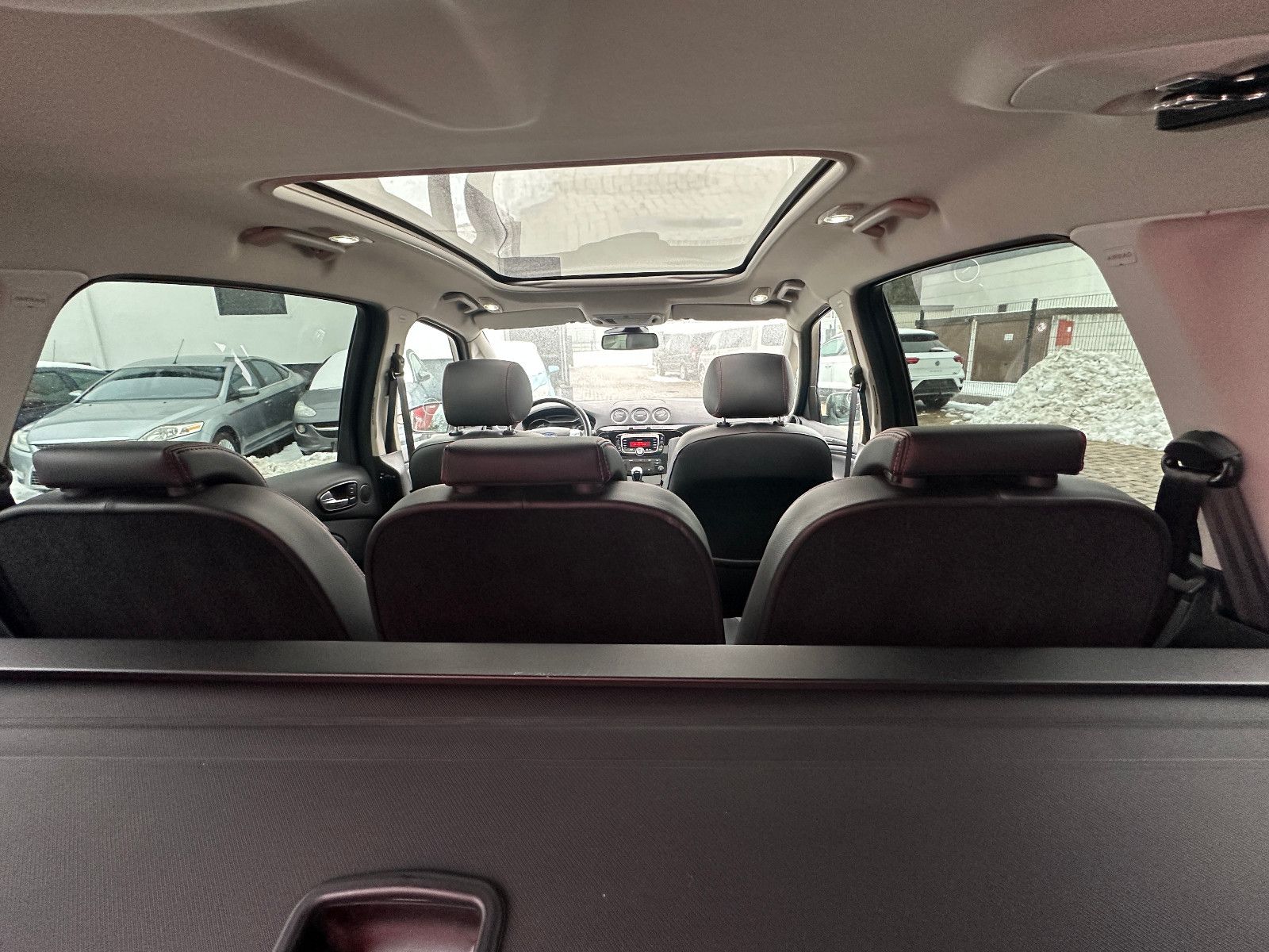 Fahrzeugabbildung Ford S-Max Titanium S 2.0 239 PS HU neu Pano Autom.