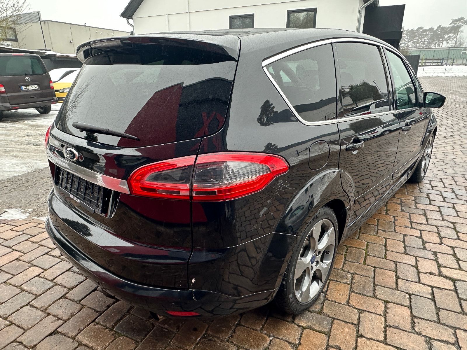 Fahrzeugabbildung Ford S-Max Titanium S 2.0 239 PS HU neu Pano Autom.
