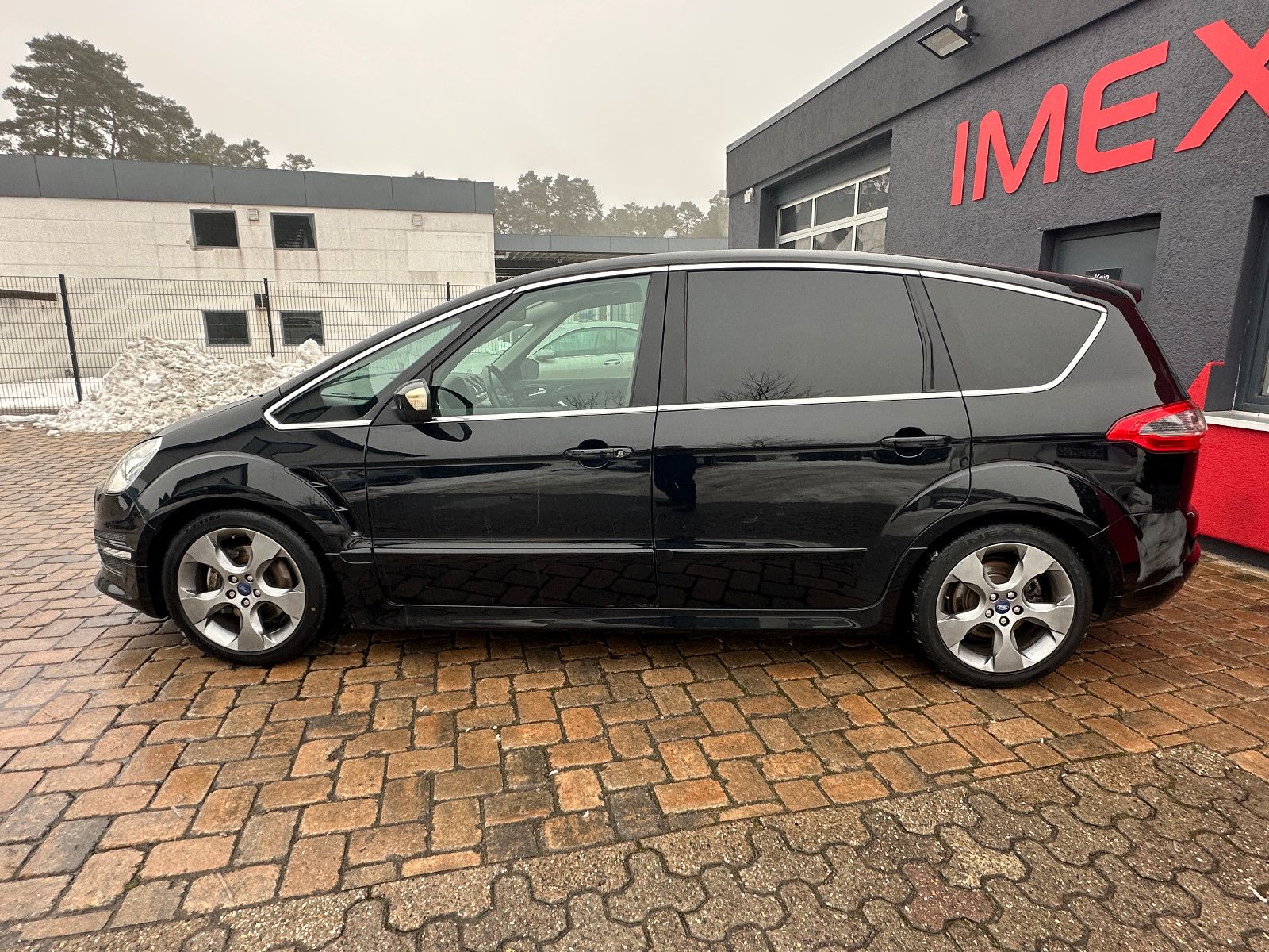 Fahrzeugabbildung Ford S-Max Titanium S 2.0 239 PS HU neu Pano Autom.