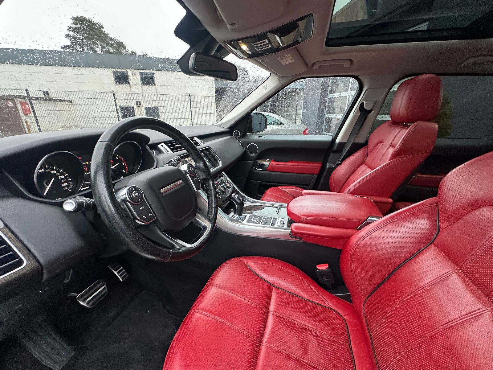 Fahrzeugabbildung Land Rover Range Rover Sport 3.0 SDV6 HSE AHK STH Pano SH