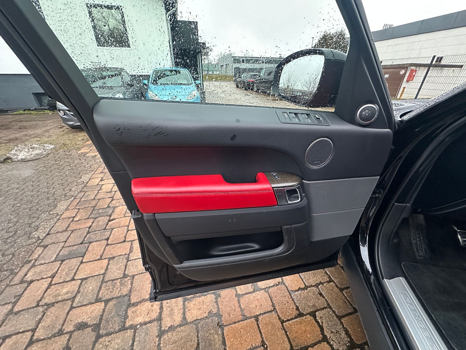 Fahrzeugabbildung Land Rover Range Rover Sport 3.0 SDV6 HSE AHK STH Pano SH
