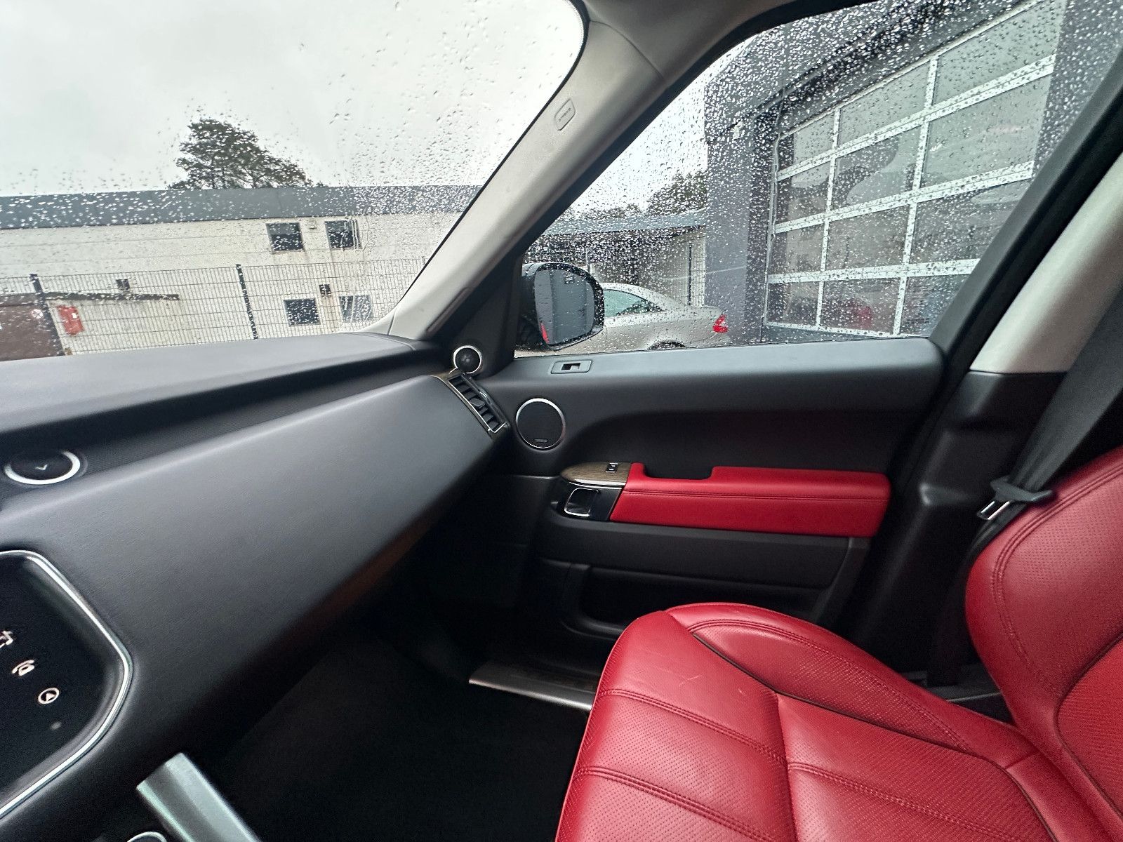 Fahrzeugabbildung Land Rover Range Rover Sport 3.0 SDV6 HSE AHK STH Pano SH
