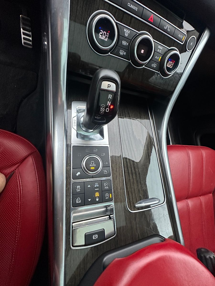 Fahrzeugabbildung Land Rover Range Rover Sport 3.0 SDV6 HSE AHK STH Pano SH