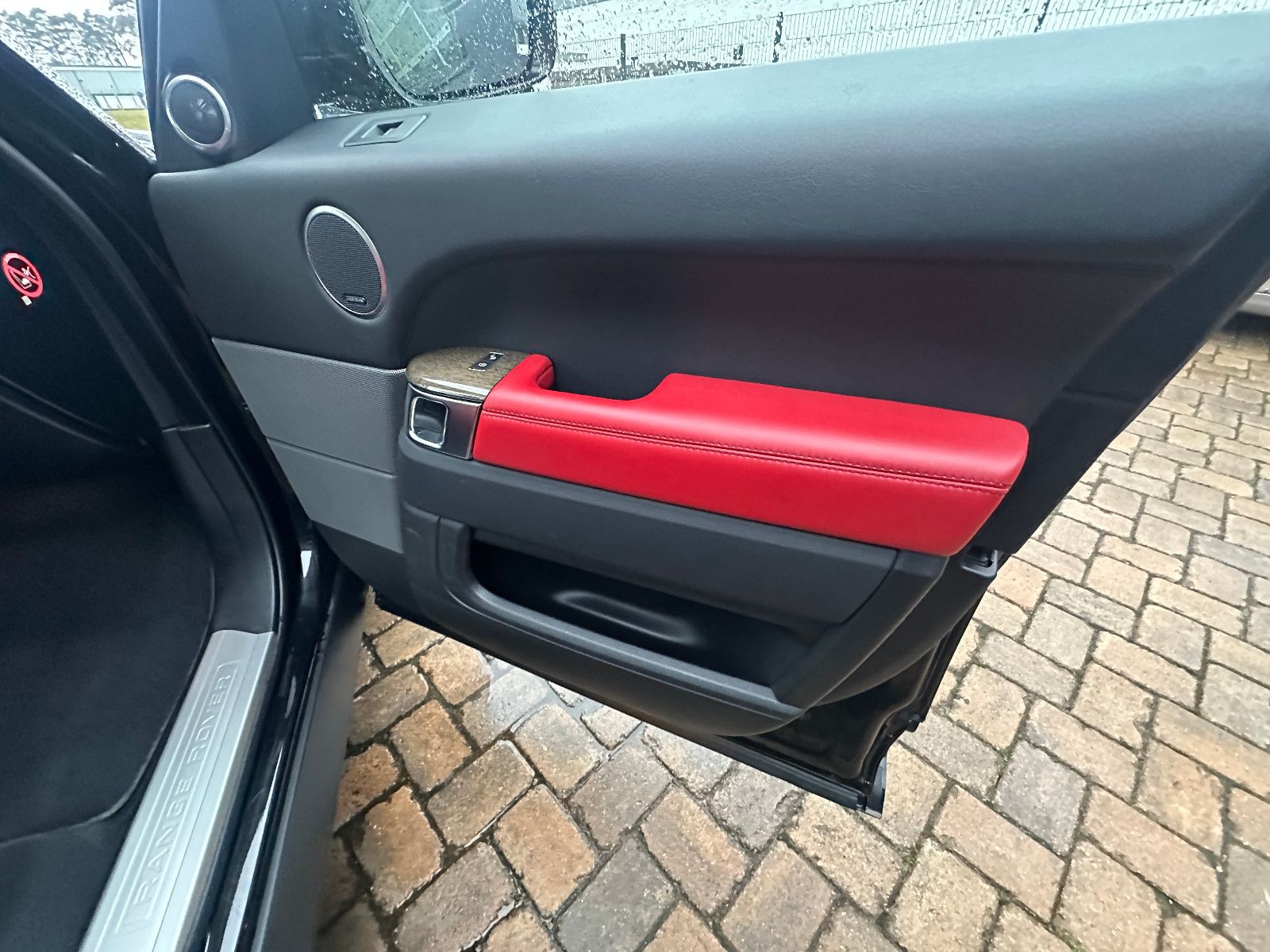 Fahrzeugabbildung Land Rover Range Rover Sport 3.0 SDV6 HSE AHK STH Pano SH