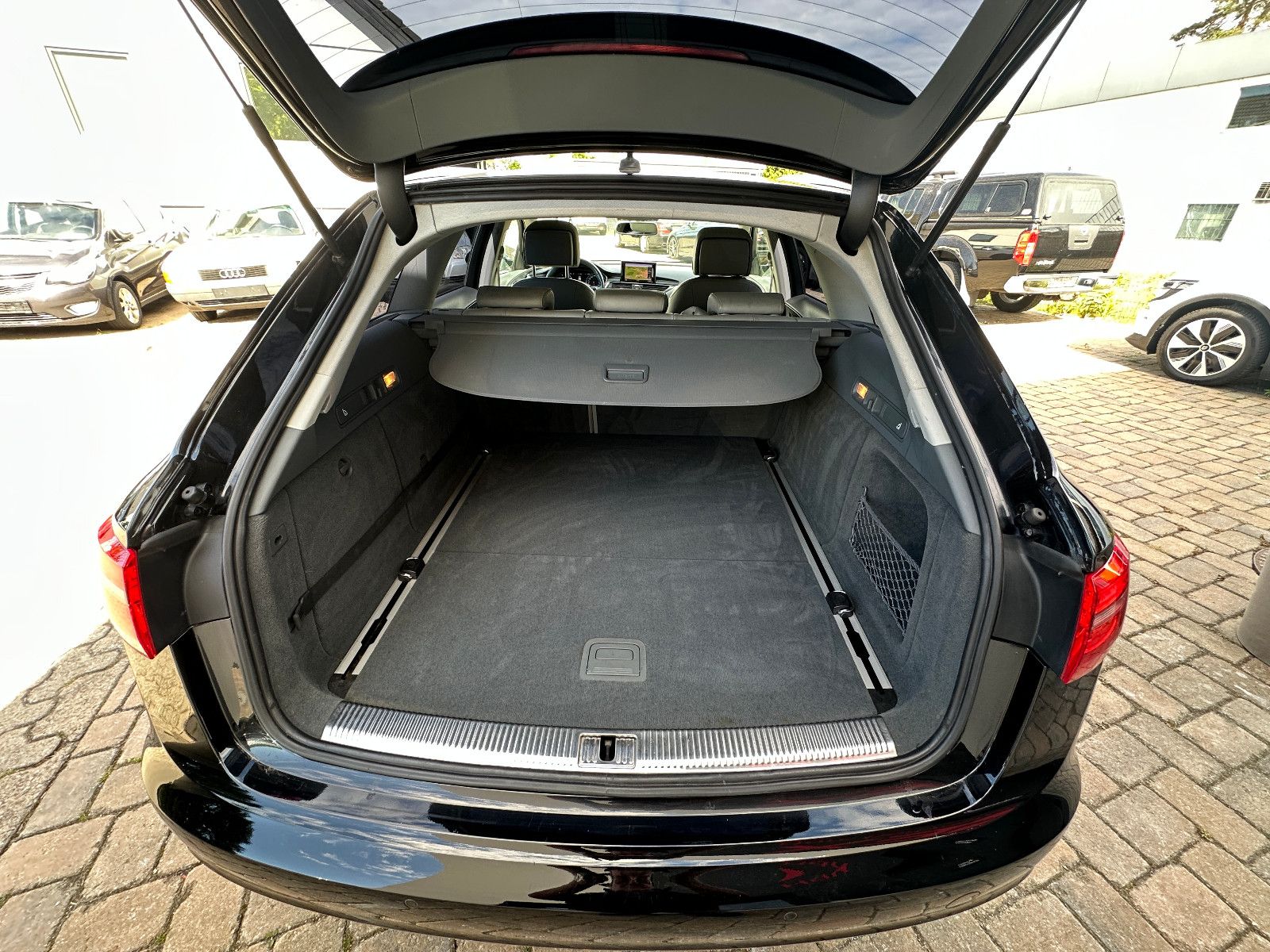 Fahrzeugabbildung Audi A6 Avant 3.0 TDI 204 PS HU neu LH SH Navi