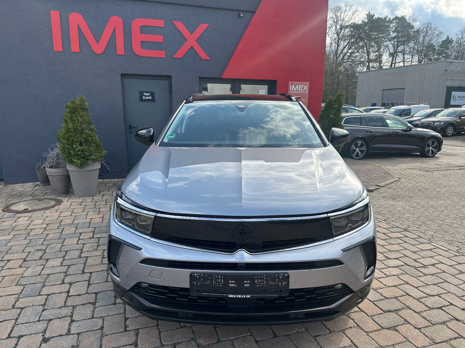 Fahrzeugabbildung Opel Grandland GS Line 1.2 130 PS Autom. Leder