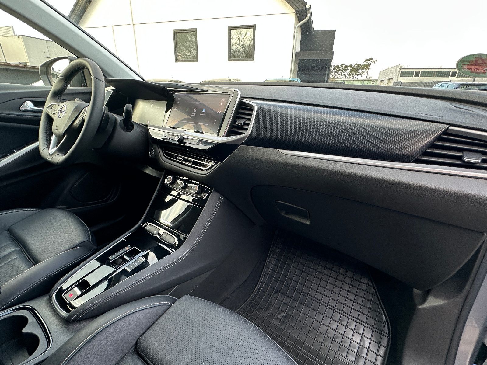 Fahrzeugabbildung Opel Grandland GS Line 1.2 130 PS Autom. Leder