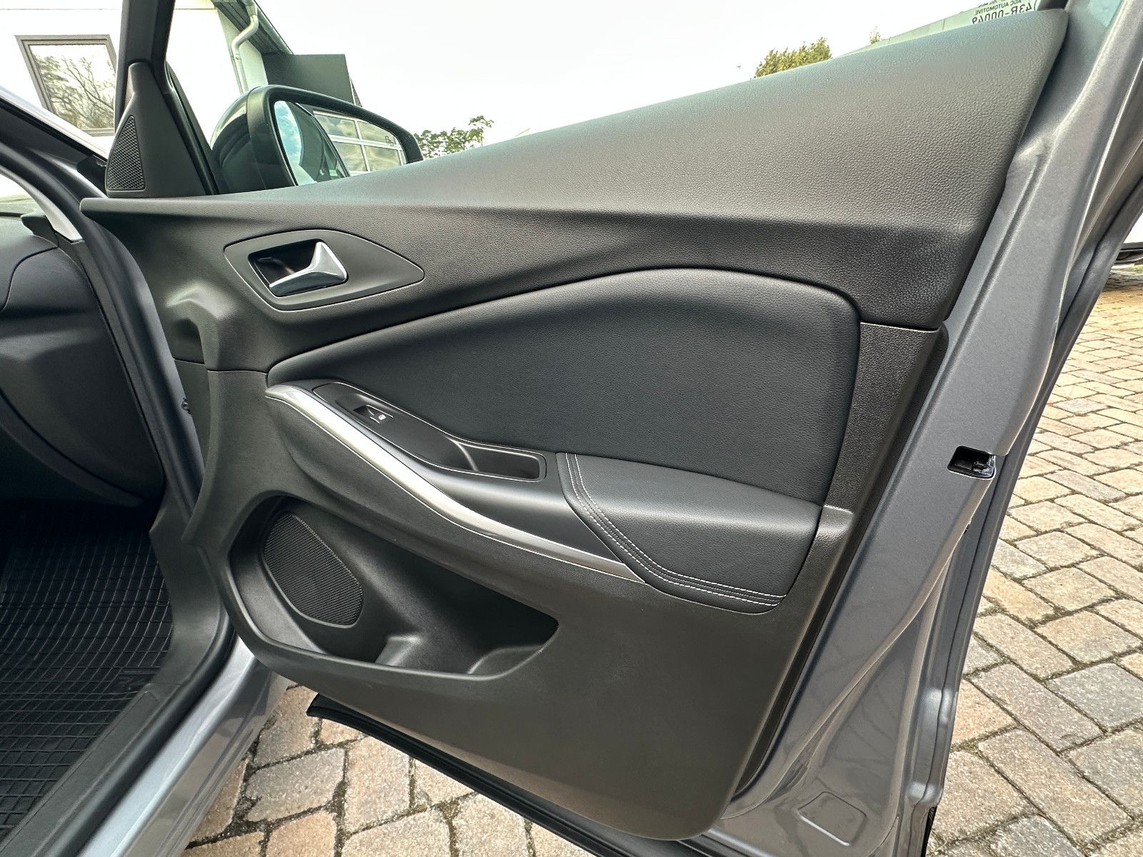 Fahrzeugabbildung Opel Grandland GS Line 1.2 130 PS Autom. Leder