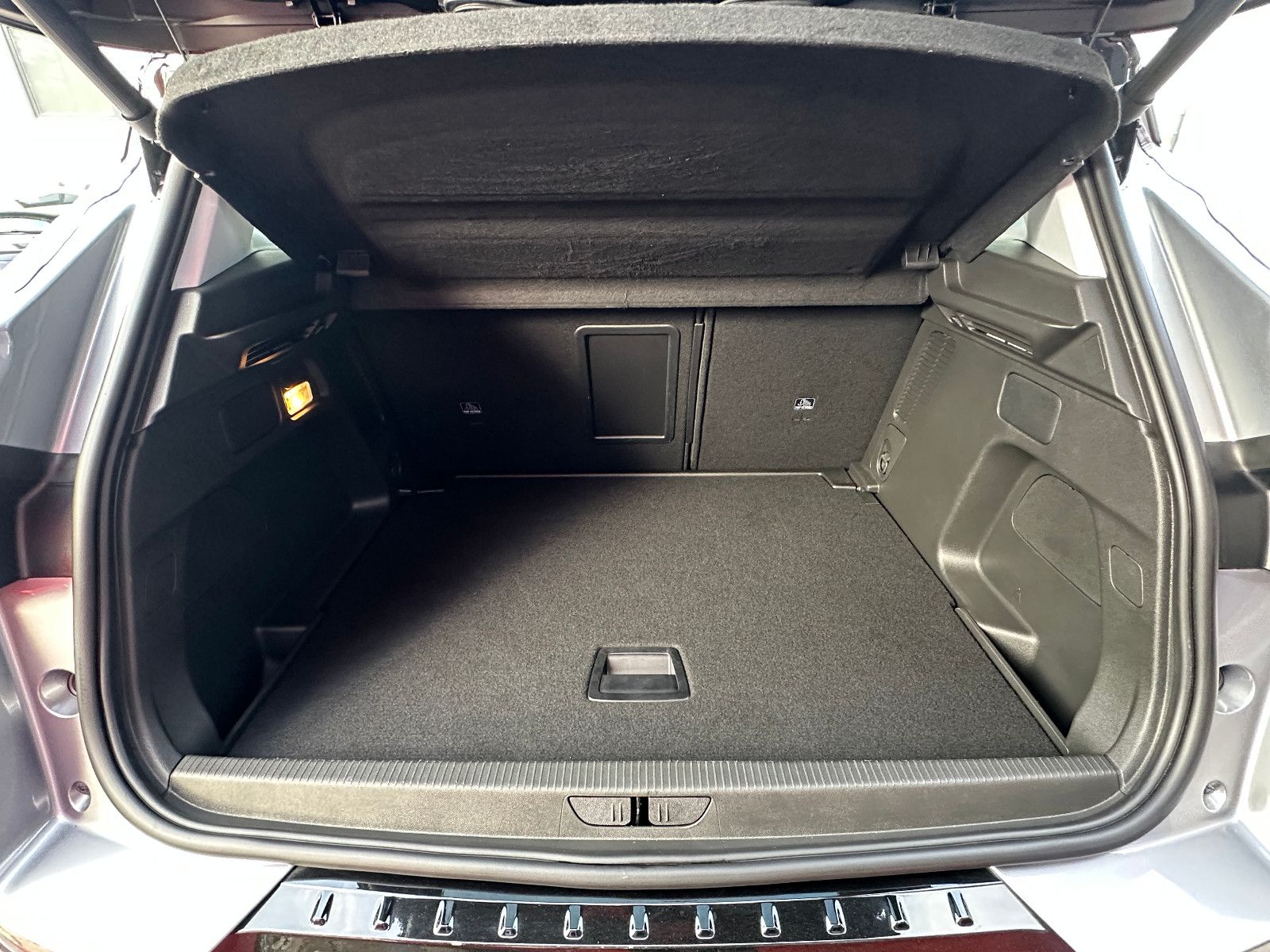Fahrzeugabbildung Opel Grandland GS Line 1.2 130 PS Autom. Leder