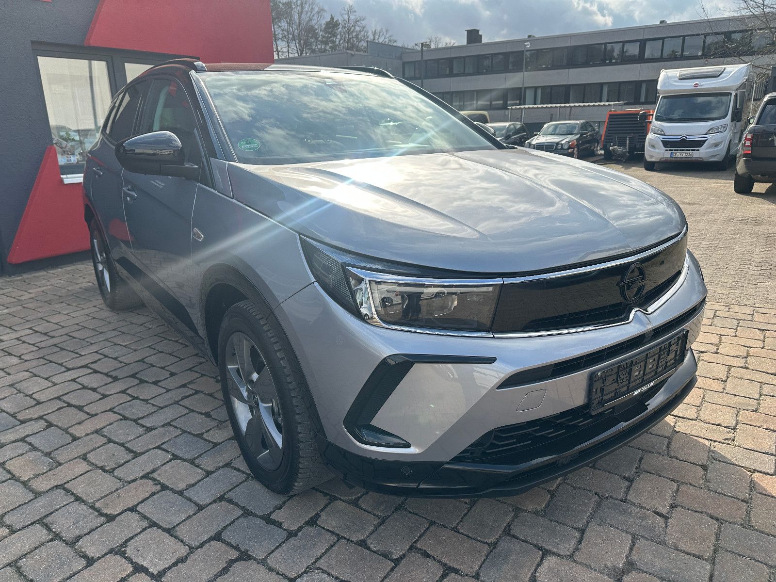 Fahrzeugabbildung Opel Grandland GS Line 1.2 130 PS Autom. Leder