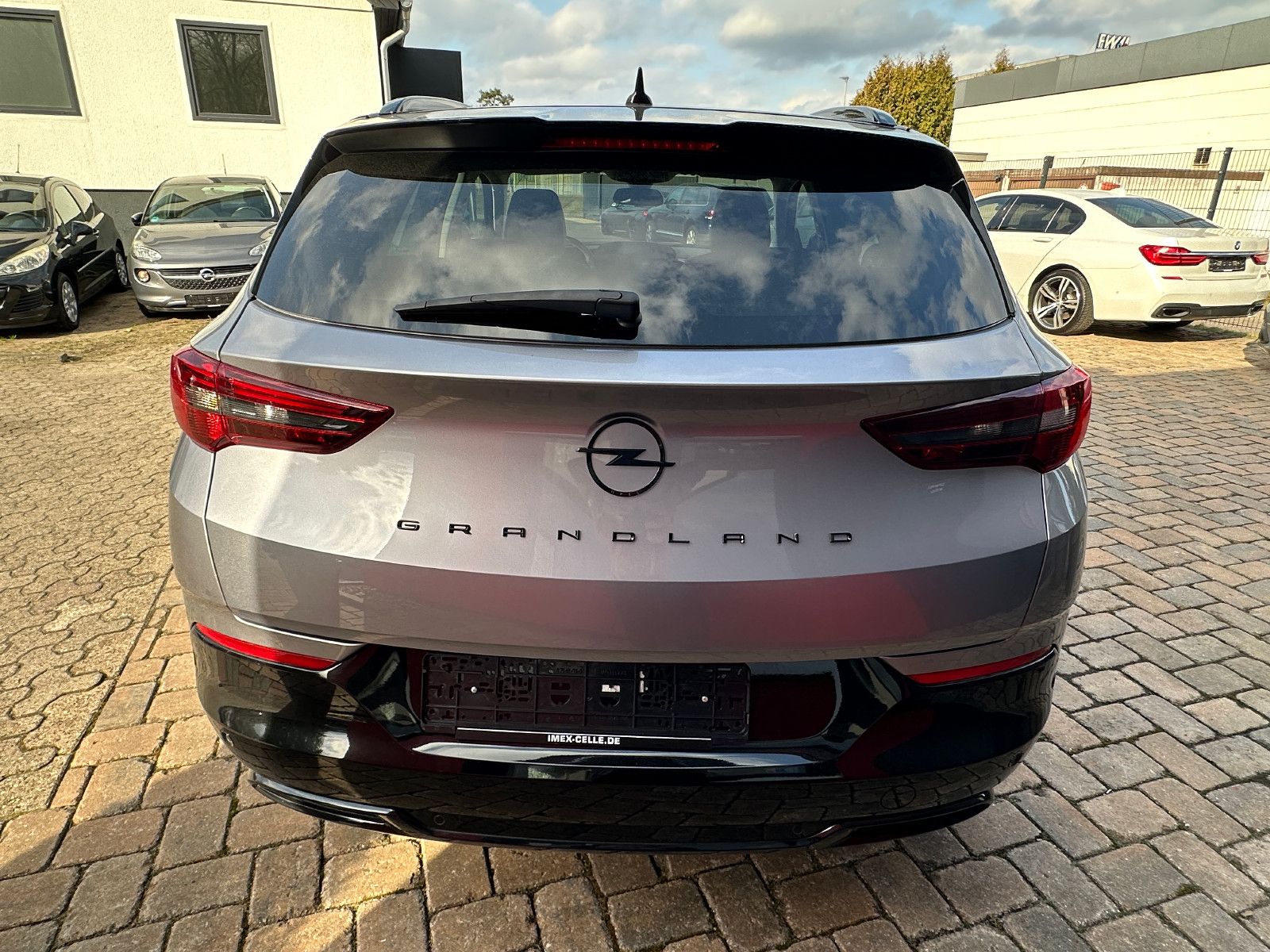 Fahrzeugabbildung Opel Grandland GS Line 1.2 130 PS Autom. Leder
