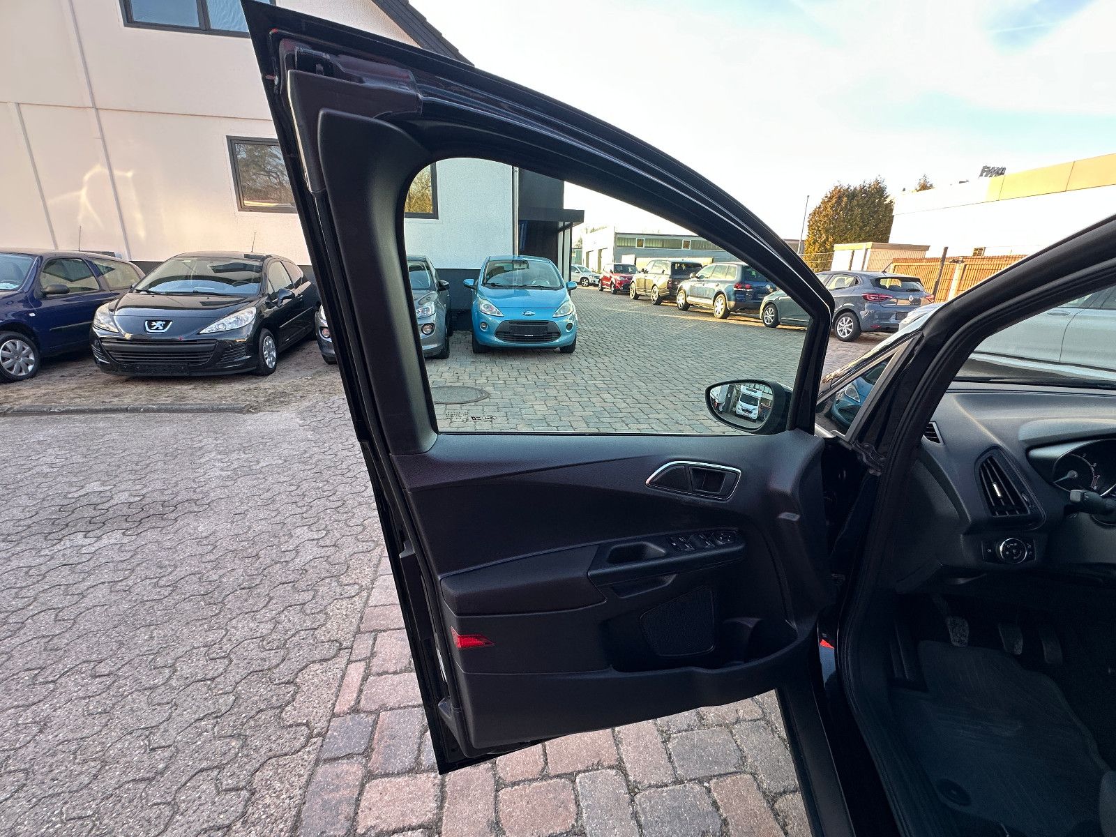 Fahrzeugabbildung Ford B-Max Trend 1.0 101 PS HU neu ZR neu