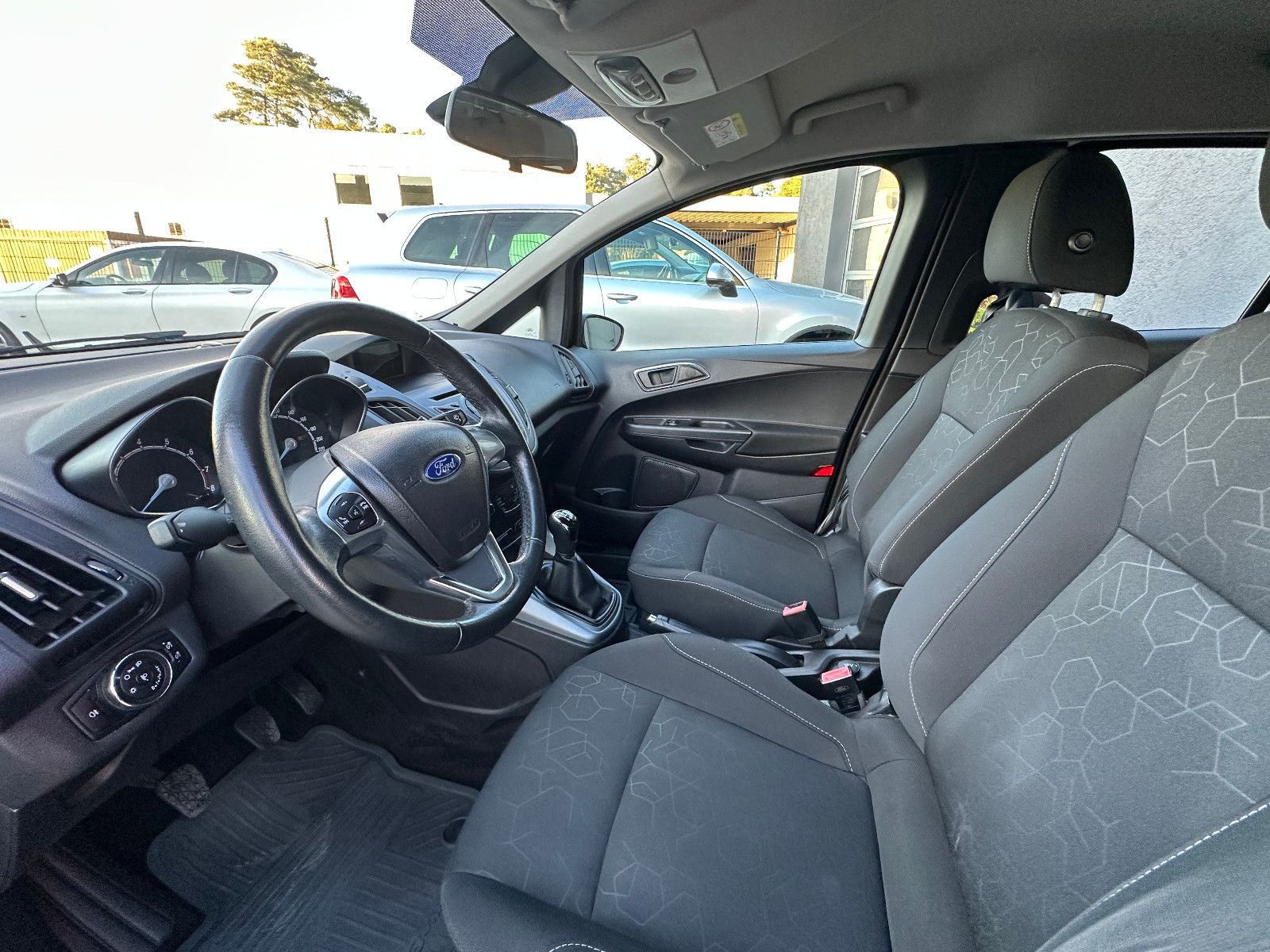 Fahrzeugabbildung Ford B-Max Trend 1.0 101 PS HU neu ZR neu