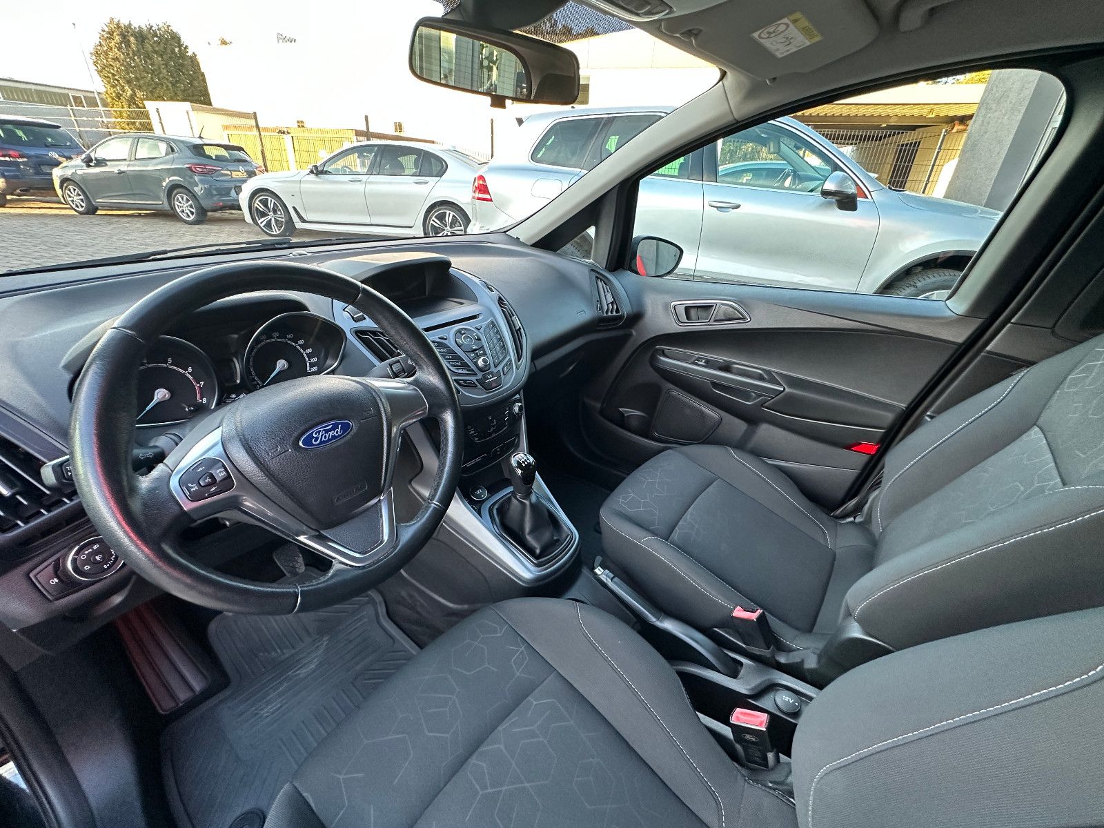 Fahrzeugabbildung Ford B-Max Trend 1.0 101 PS HU neu ZR neu