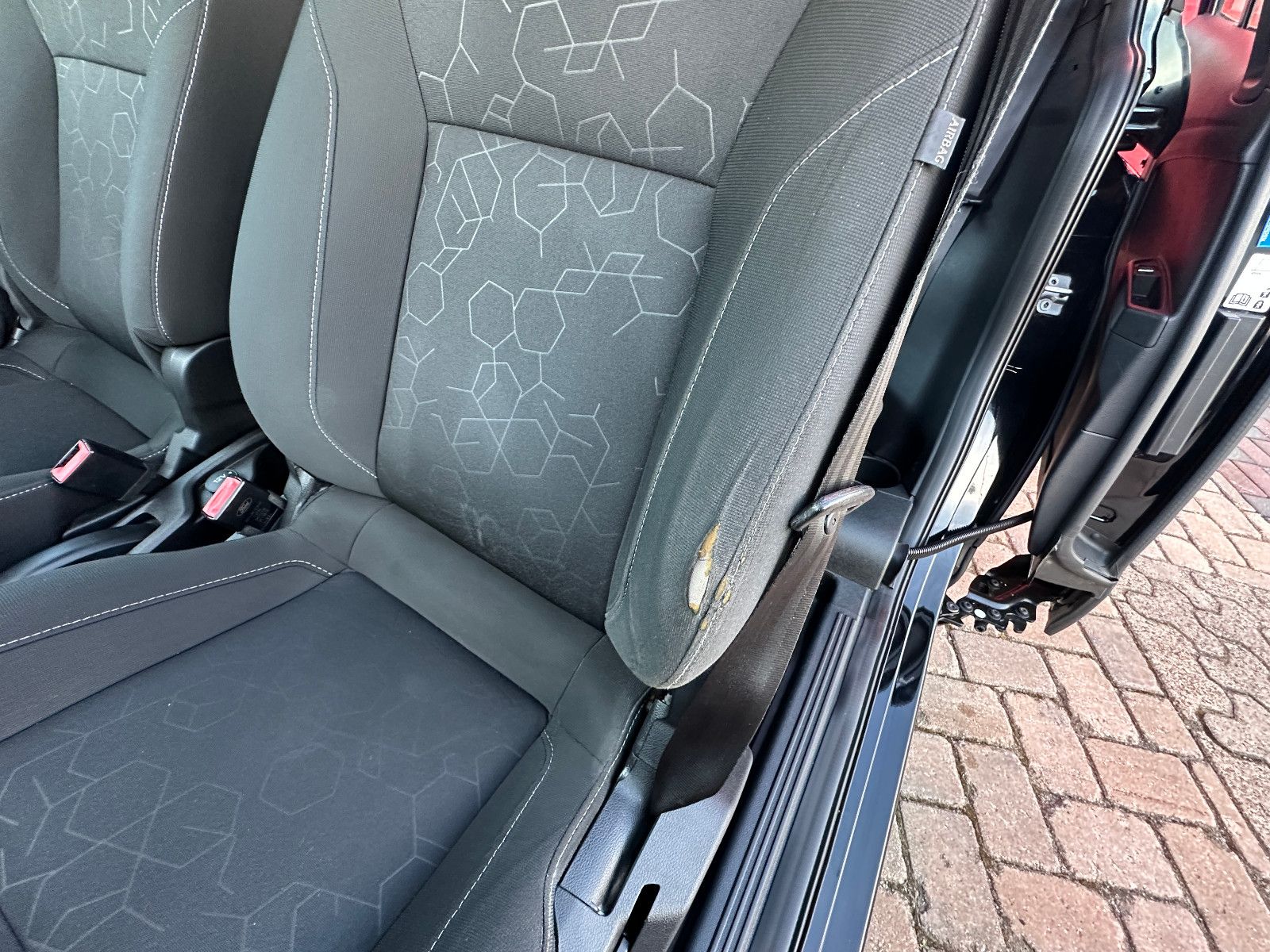 Fahrzeugabbildung Ford B-Max Trend 1.0 101 PS HU neu ZR neu