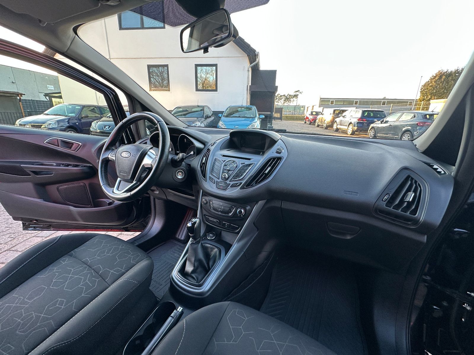 Fahrzeugabbildung Ford B-Max Trend 1.0 101 PS HU neu ZR neu