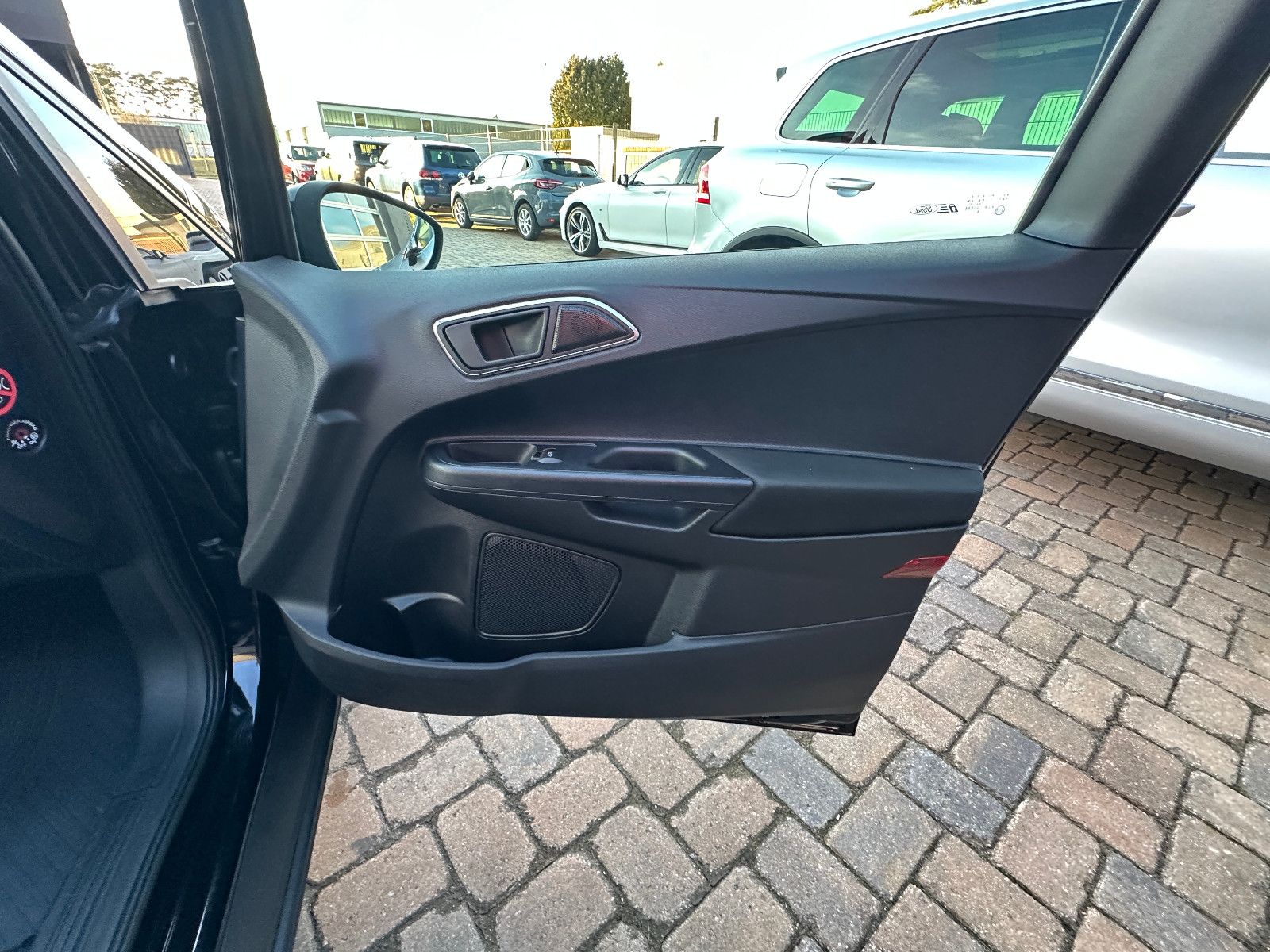 Fahrzeugabbildung Ford B-Max Trend 1.0 101 PS HU neu ZR neu