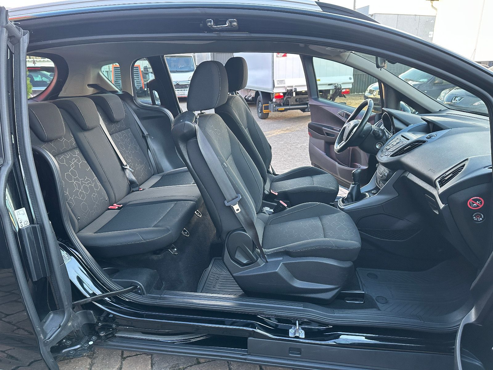 Fahrzeugabbildung Ford B-Max Trend 1.0 101 PS HU neu ZR neu