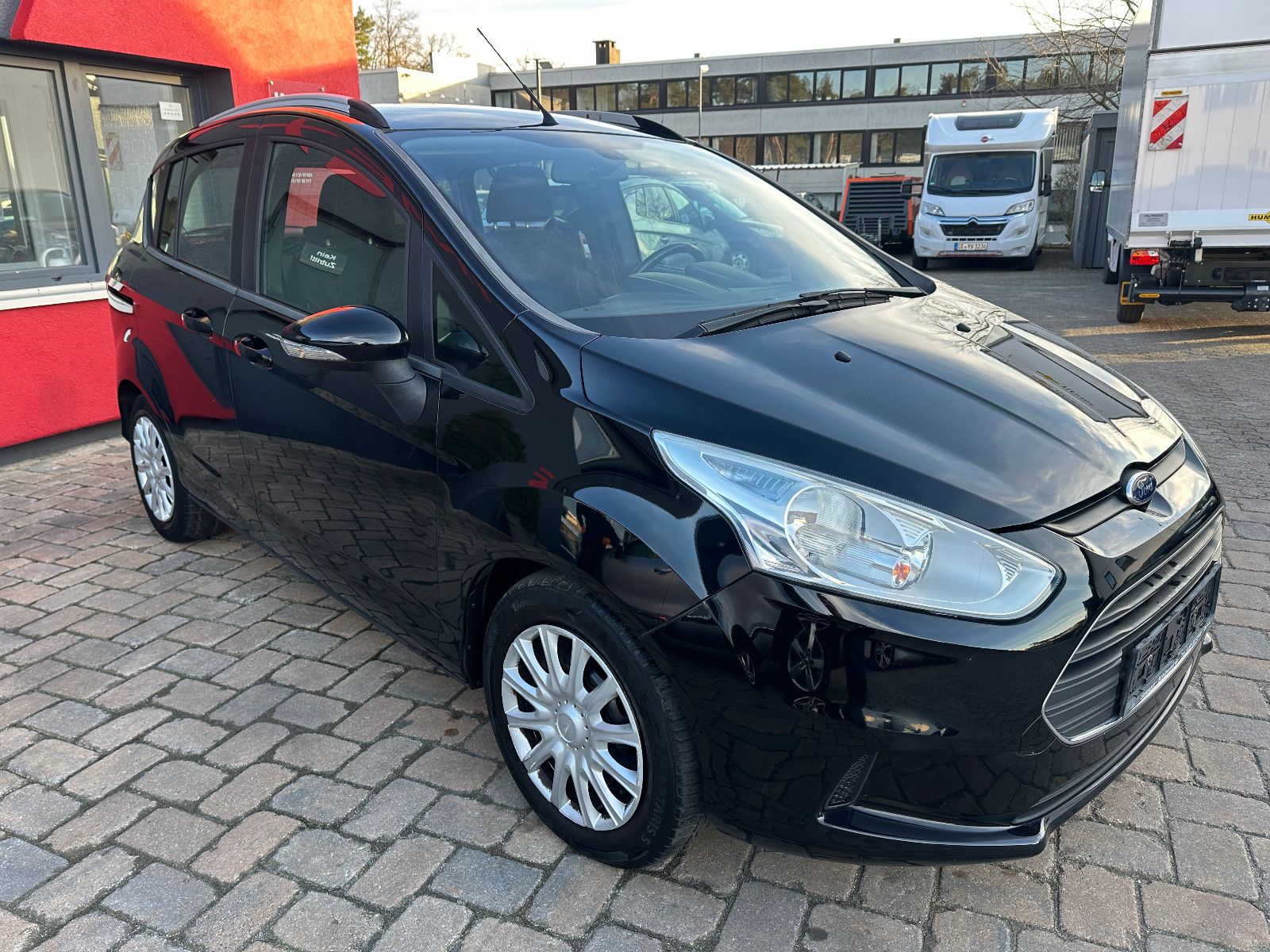 Fahrzeugabbildung Ford B-Max Trend 1.0 101 PS HU neu ZR neu