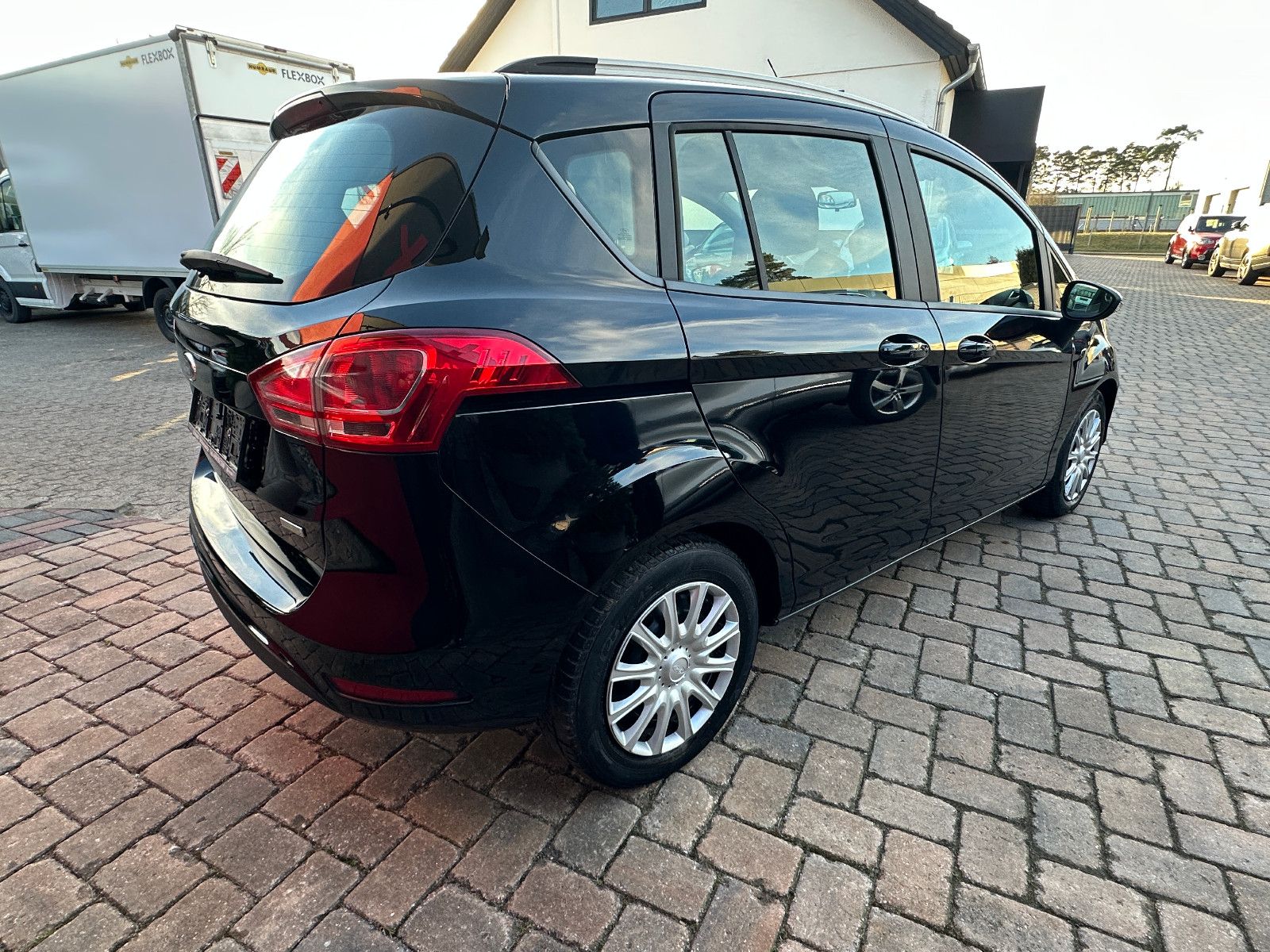 Fahrzeugabbildung Ford B-Max Trend 1.0 101 PS HU neu ZR neu