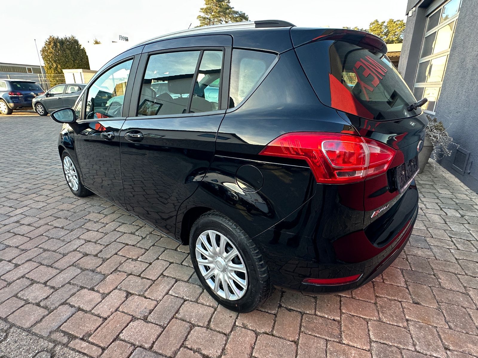 Fahrzeugabbildung Ford B-Max Trend 1.0 101 PS HU neu ZR neu