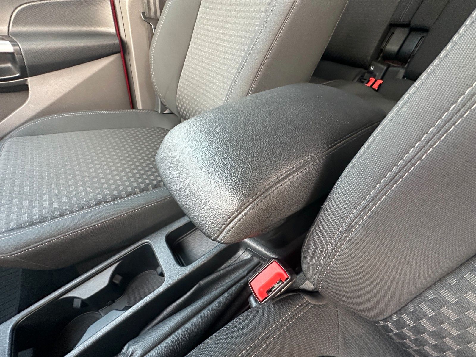 Fahrzeugabbildung Ford Connect Kombi lang Trend 1.5 120 PS Navi PDC