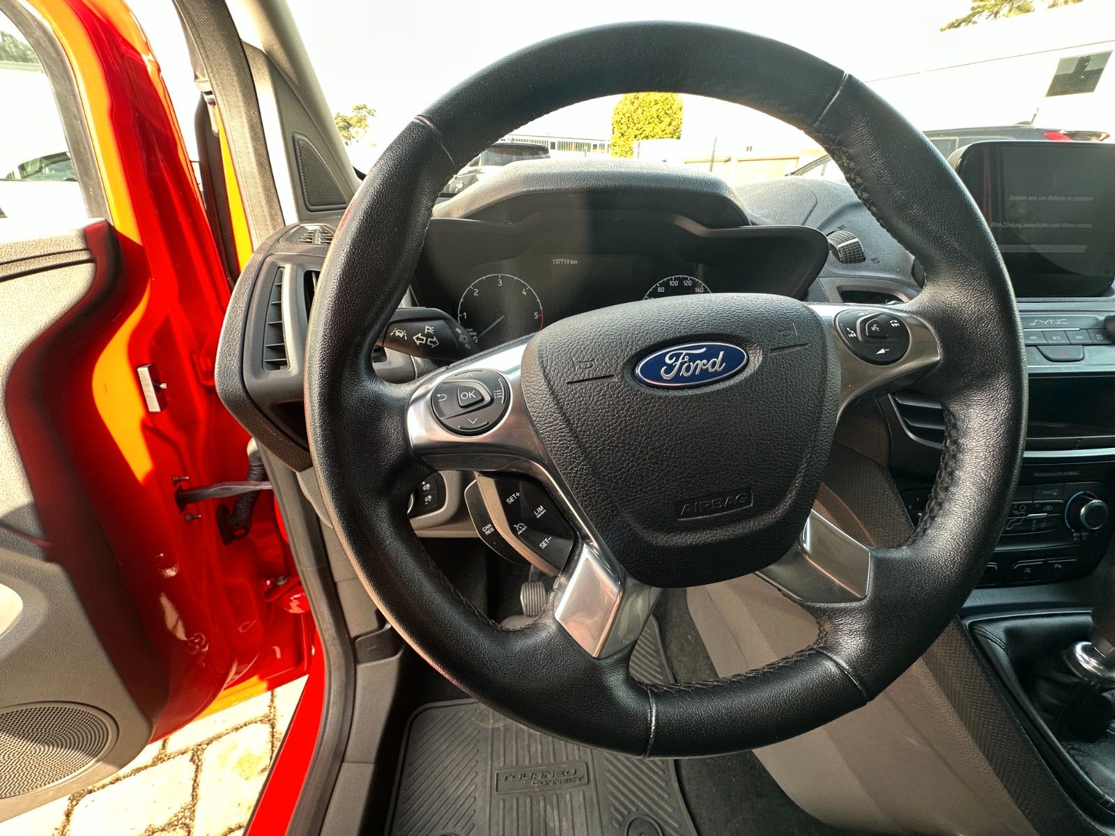 Fahrzeugabbildung Ford Connect Kombi lang Trend 1.5 120 PS Navi PDC