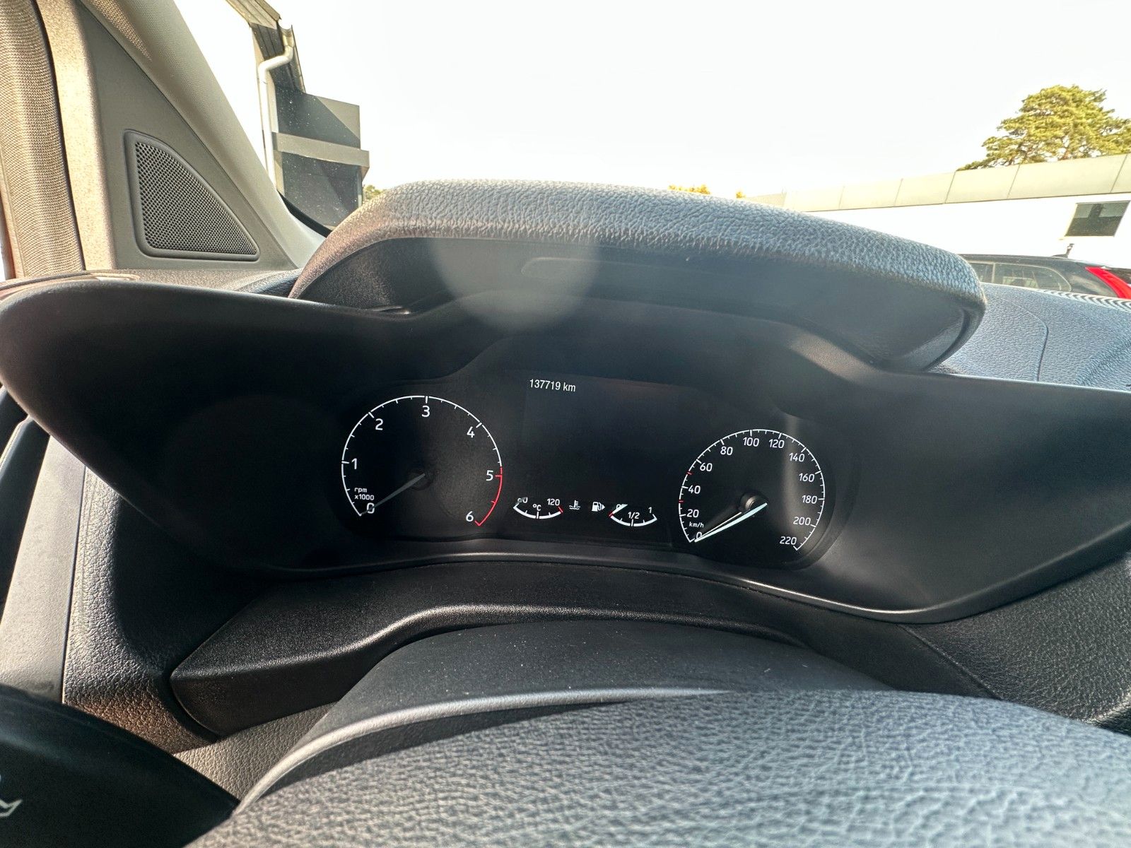 Fahrzeugabbildung Ford Connect Kombi lang Trend 1.5 120 PS Navi PDC