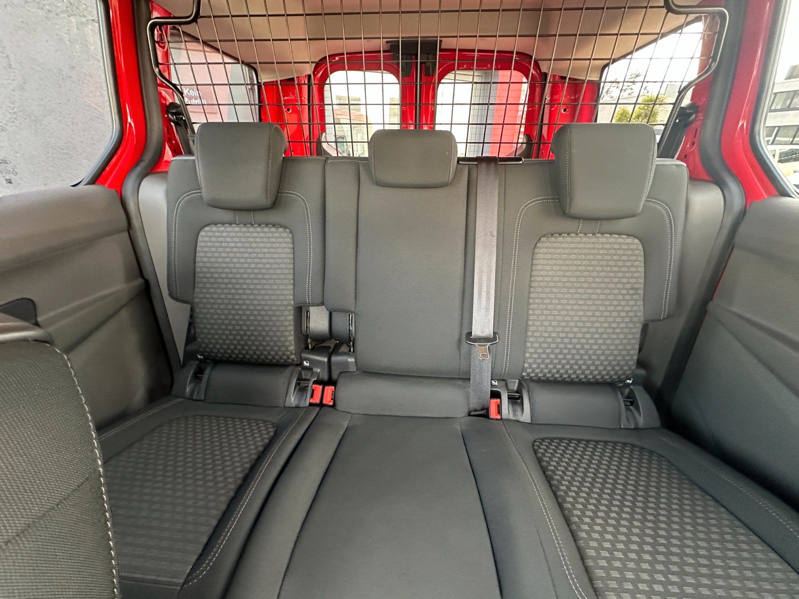 Fahrzeugabbildung Ford Connect Kombi lang Trend 1.5 120 PS Navi PDC