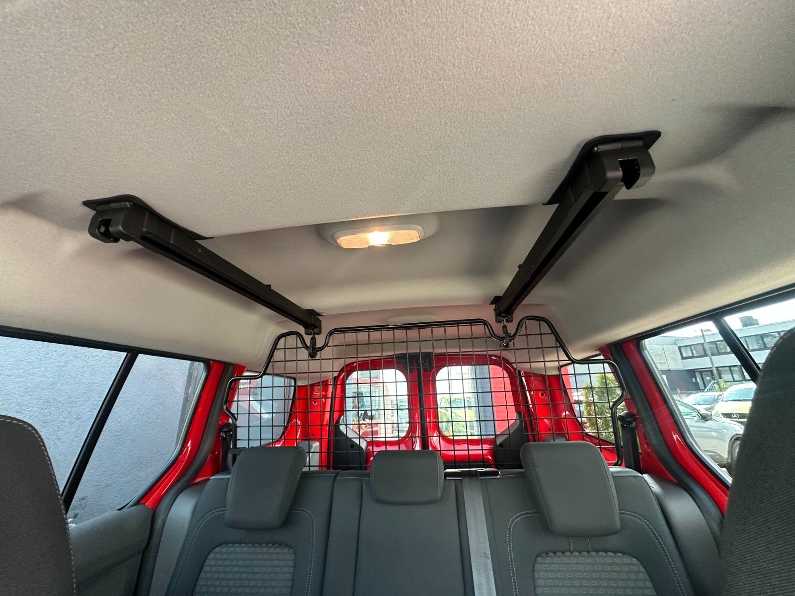 Fahrzeugabbildung Ford Connect Kombi lang Trend 1.5 120 PS Navi PDC