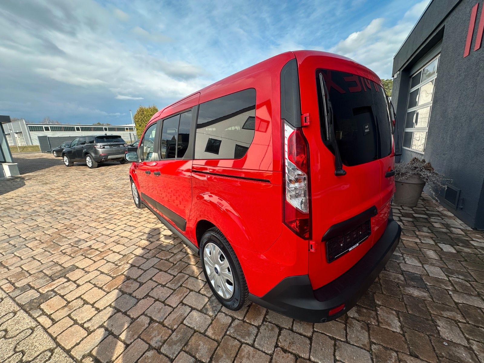 Fahrzeugabbildung Ford Connect Kombi lang Trend 1.5 120 PS Navi PDC