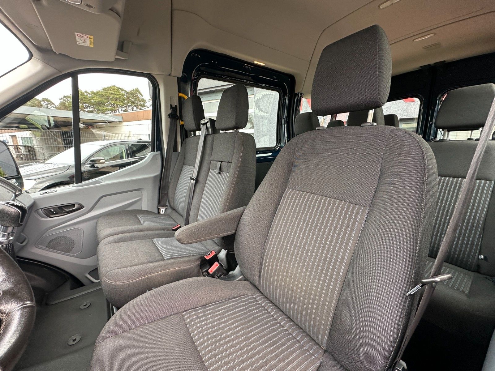 Fahrzeugabbildung Ford Transit Kombi 350 L3 Trend HU neu 170 PS AHK