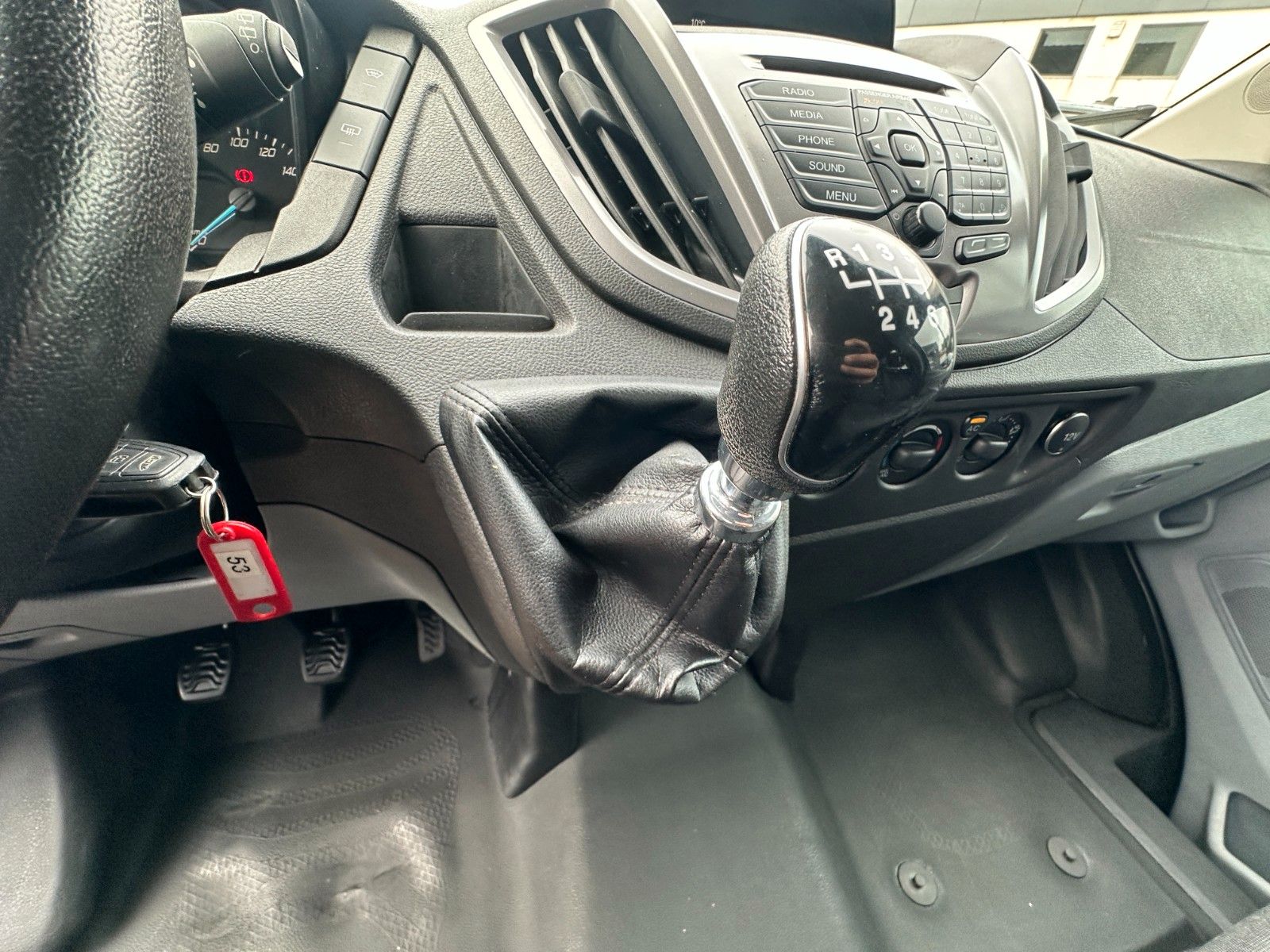 Fahrzeugabbildung Ford Transit Kombi 350 L3 Trend HU neu 170 PS AHK