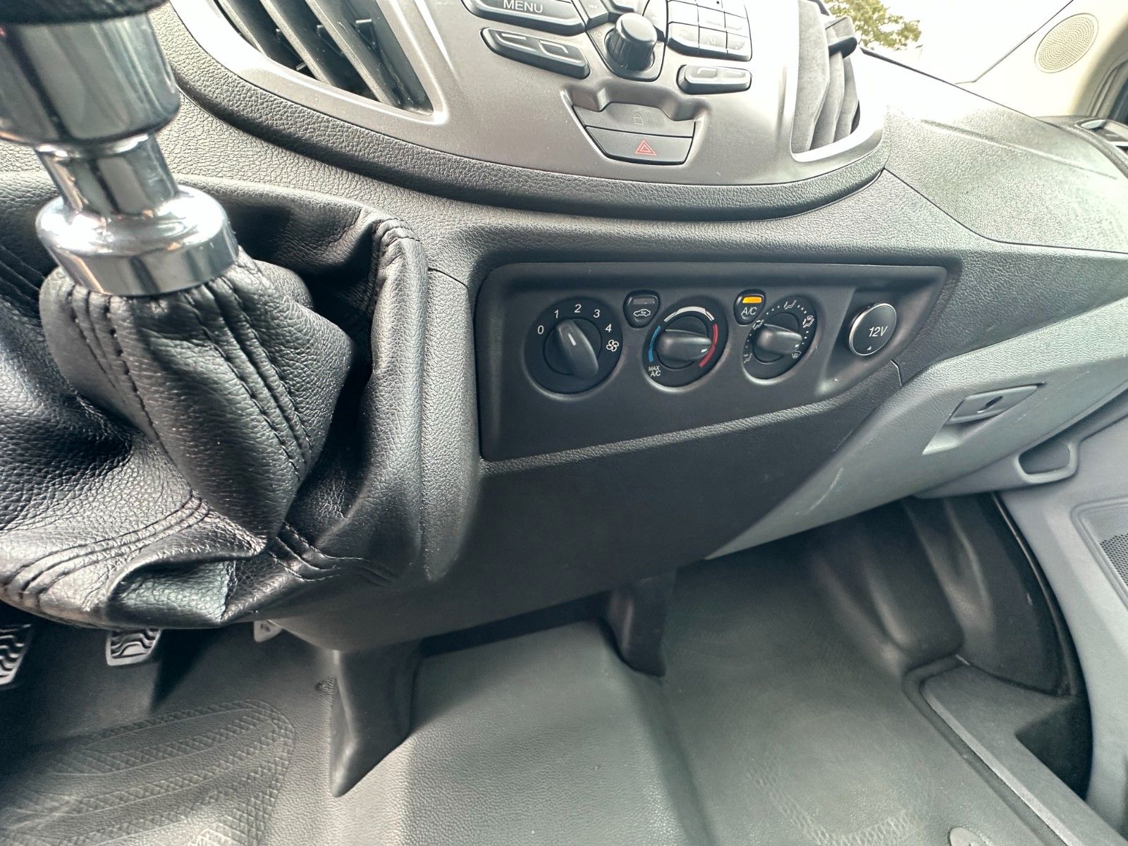 Fahrzeugabbildung Ford Transit Kombi 350 L3 Trend HU neu 170 PS AHK