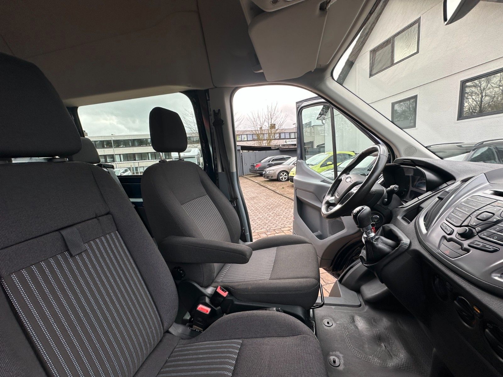 Fahrzeugabbildung Ford Transit Kombi 350 L3 Trend HU neu 170 PS AHK