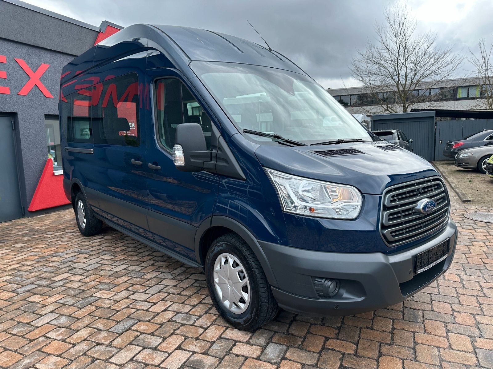 Fahrzeugabbildung Ford Transit Kombi 350 L3 Trend HU neu 170 PS AHK