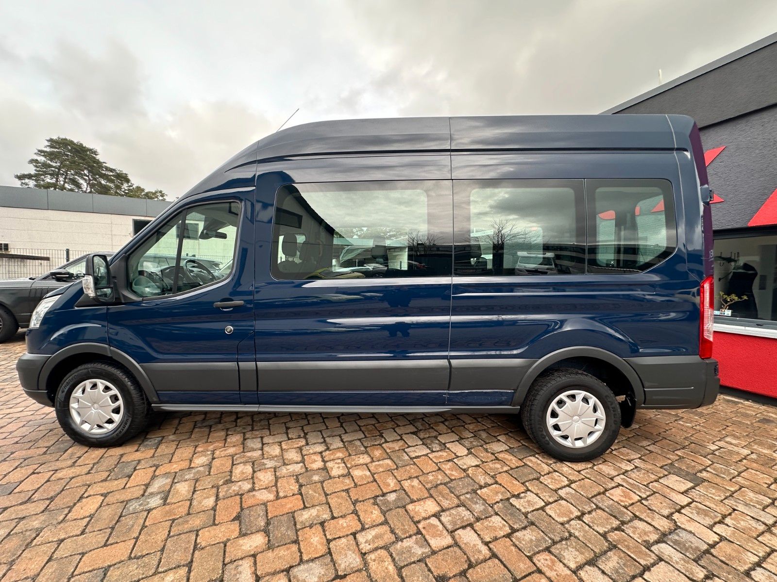 Fahrzeugabbildung Ford Transit Kombi 350 L3 Trend HU neu 170 PS AHK