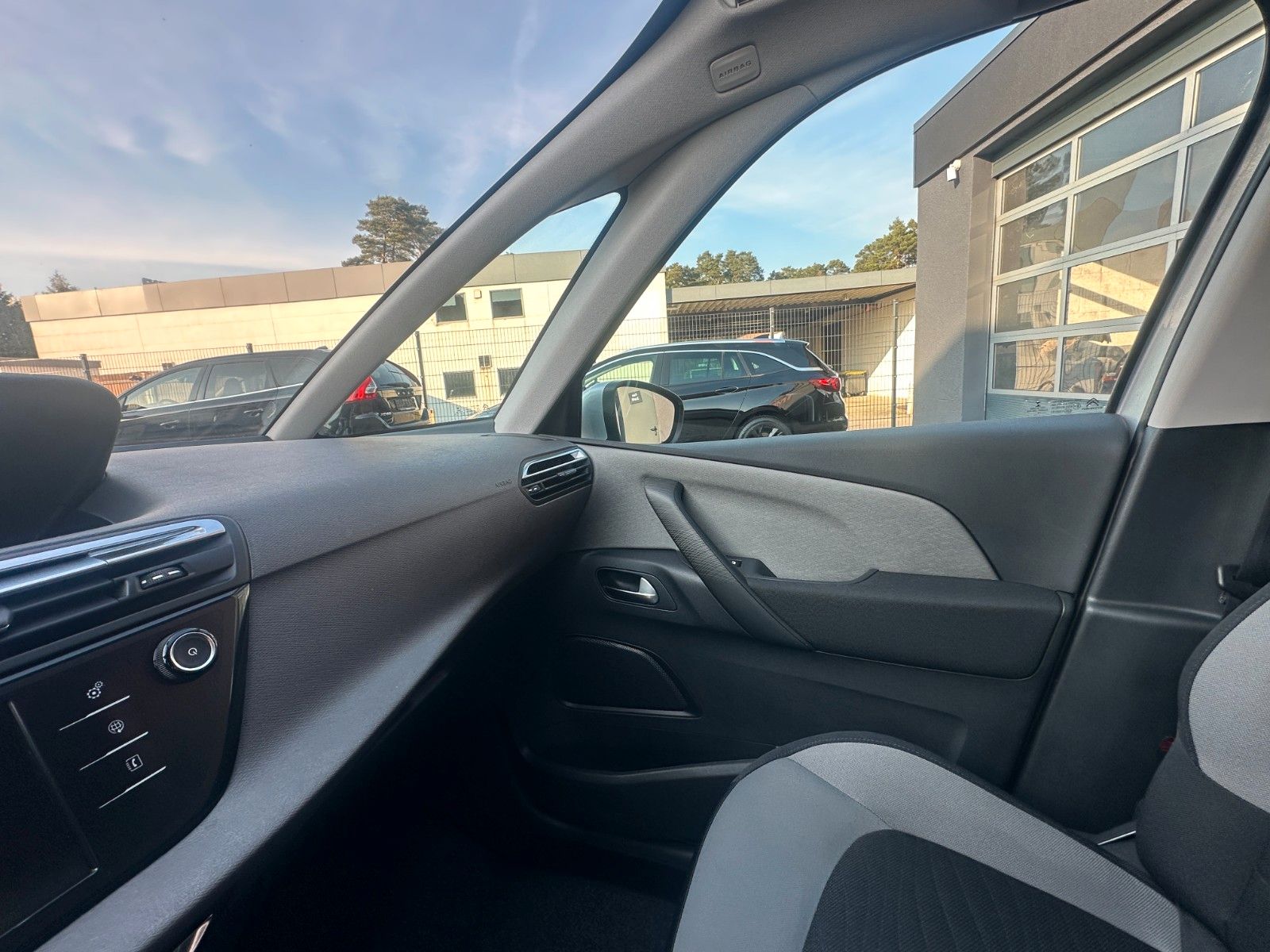 Fahrzeugabbildung Citroën C4 Picasso/Spacetourer 130 PS HU neu Navi SH