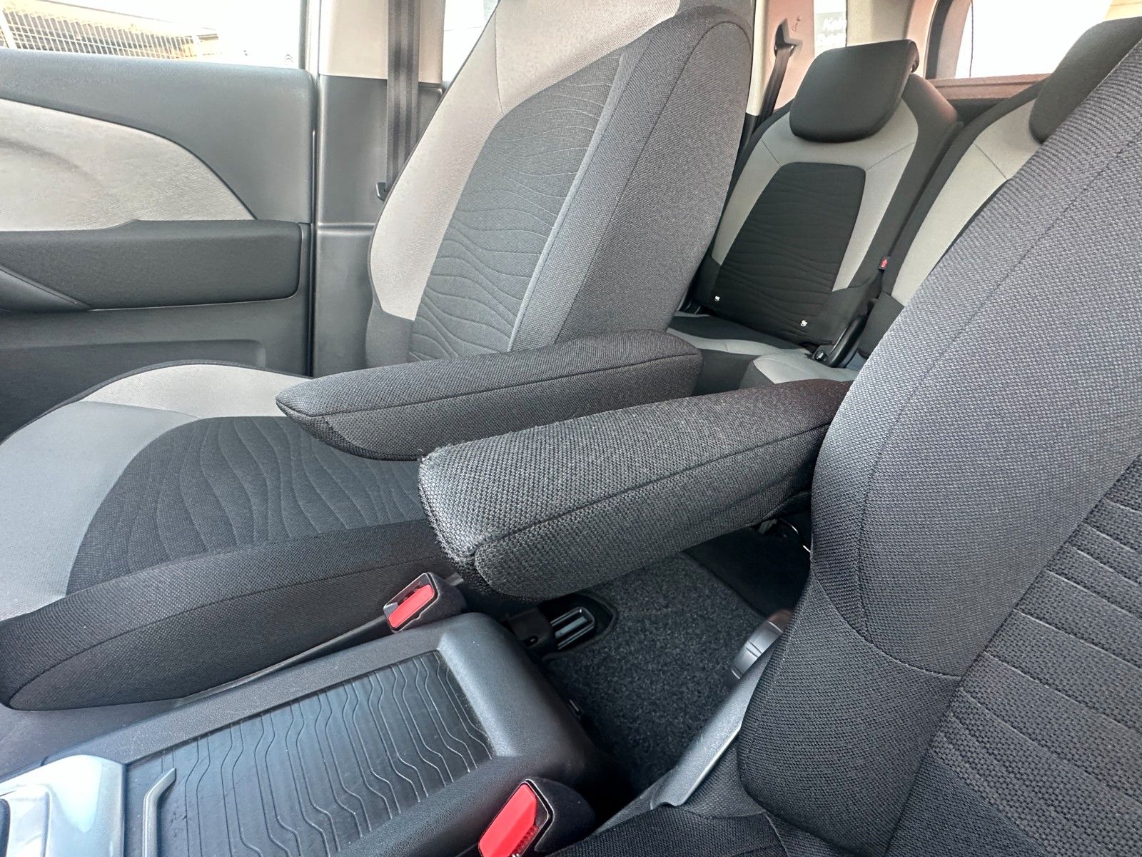 Fahrzeugabbildung Citroën C4 Picasso/Spacetourer 130 PS HU neu Navi SH