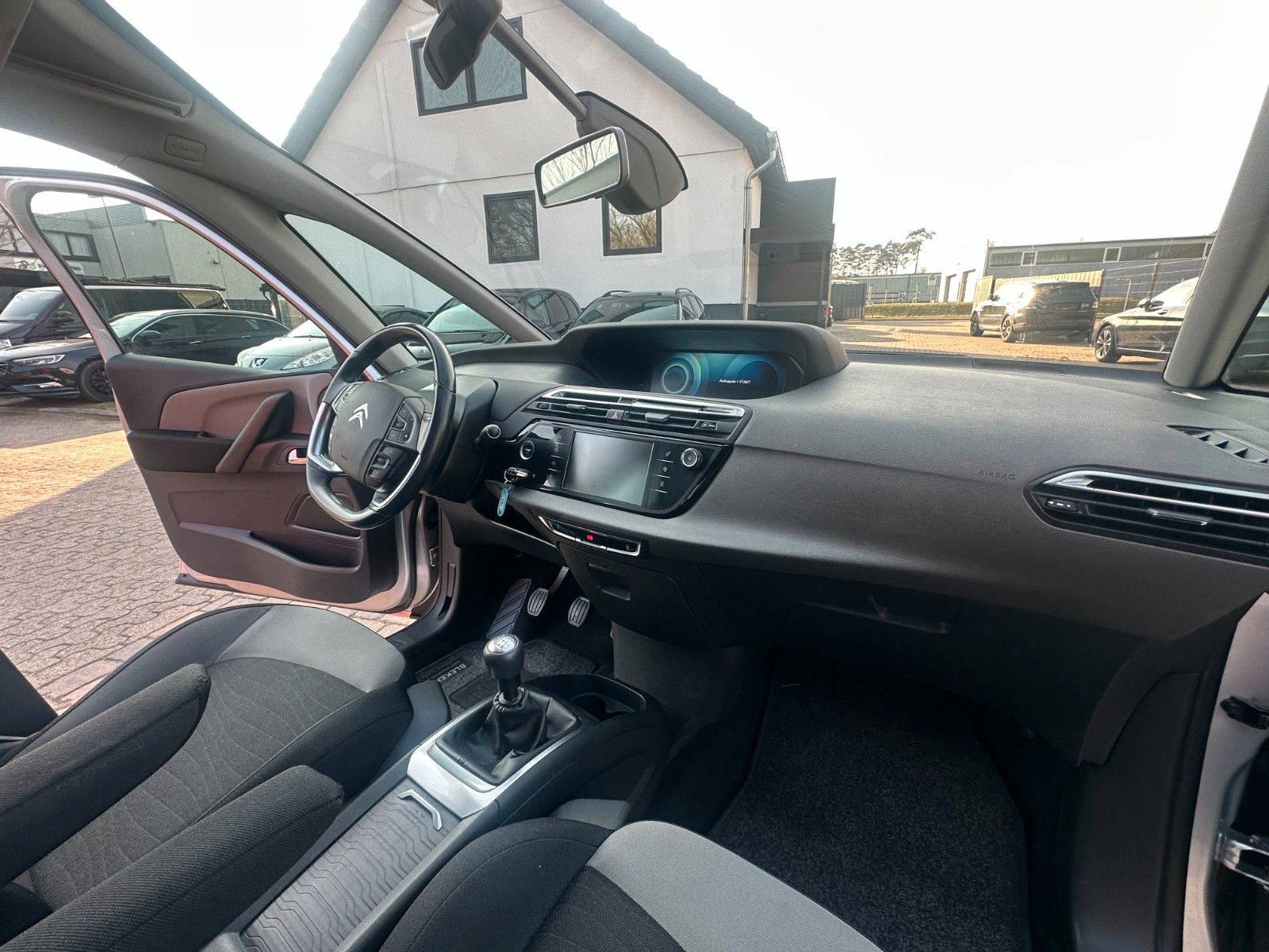 Fahrzeugabbildung Citroën C4 Picasso/Spacetourer 130 PS HU neu Navi SH