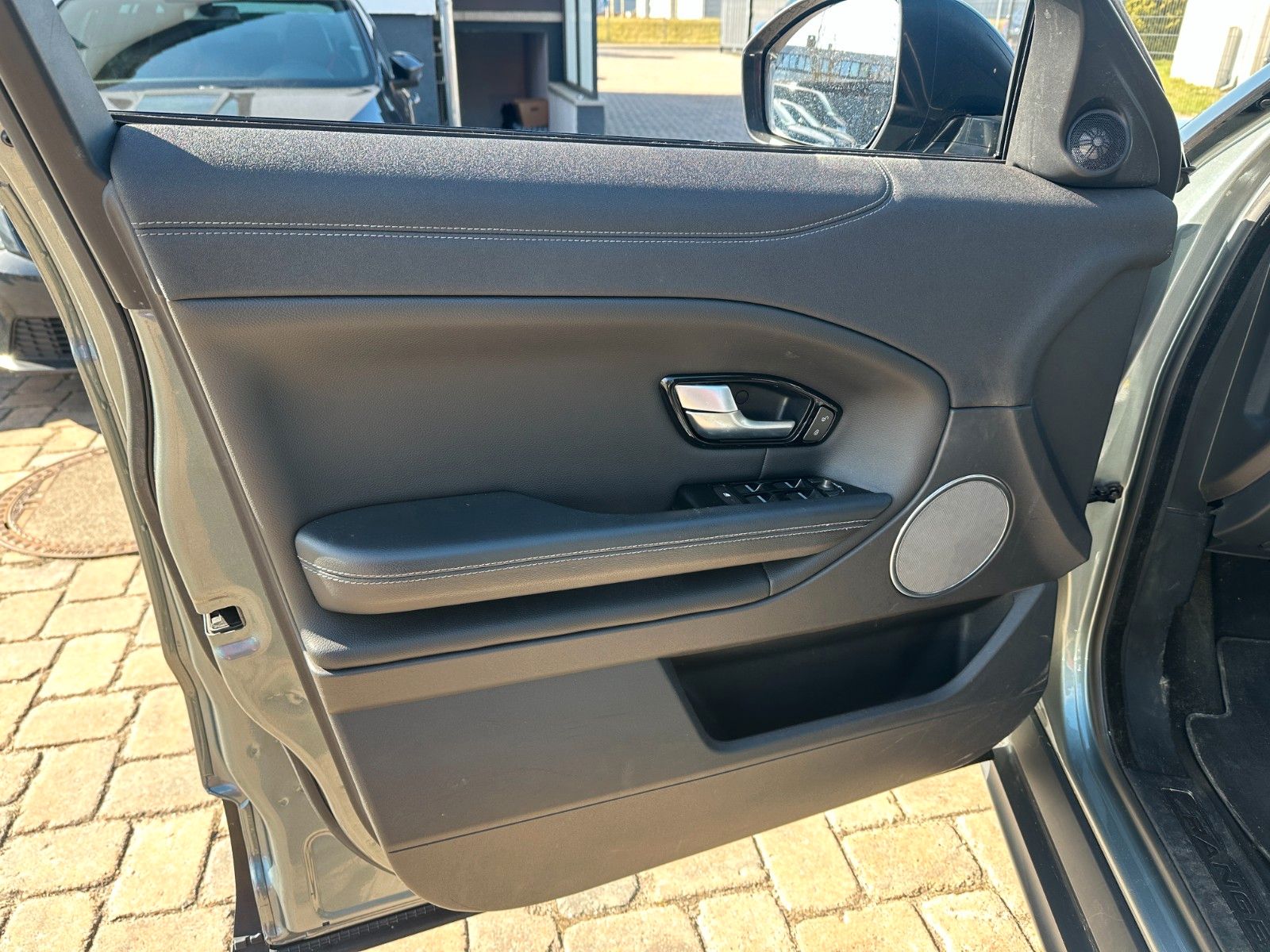 Fahrzeugabbildung Land Rover Range Rover Evoque SE Dynamic 2.0 150 PS