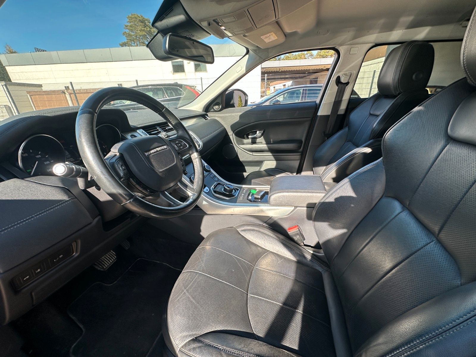 Fahrzeugabbildung Land Rover Range Rover Evoque SE Dynamic 2.0 150 PS