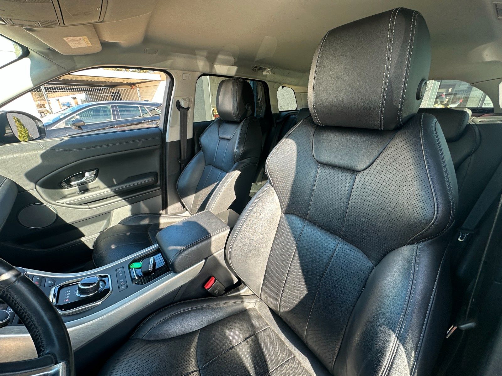 Fahrzeugabbildung Land Rover Range Rover Evoque SE Dynamic 2.0 150 PS
