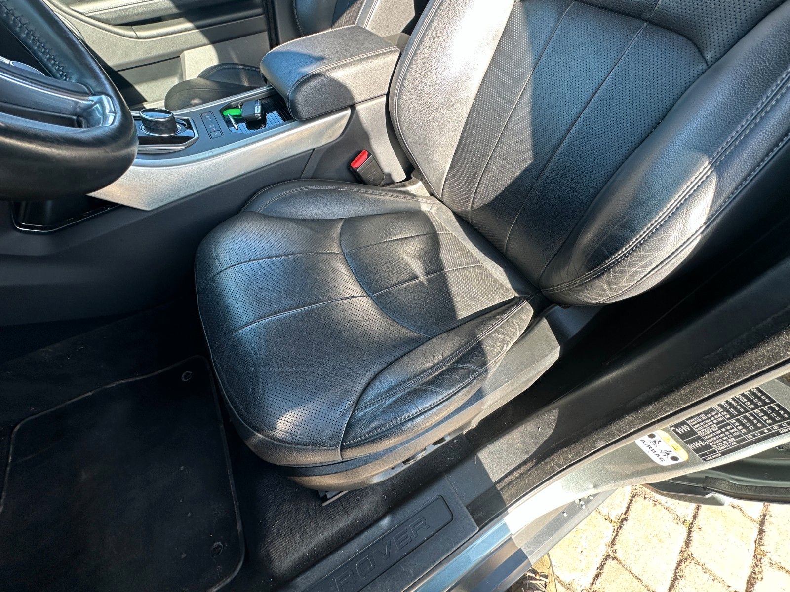 Fahrzeugabbildung Land Rover Range Rover Evoque SE Dynamic 2.0 150 PS