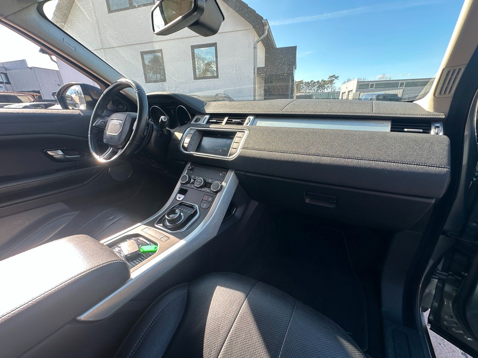 Fahrzeugabbildung Land Rover Range Rover Evoque SE Dynamic 2.0 150 PS