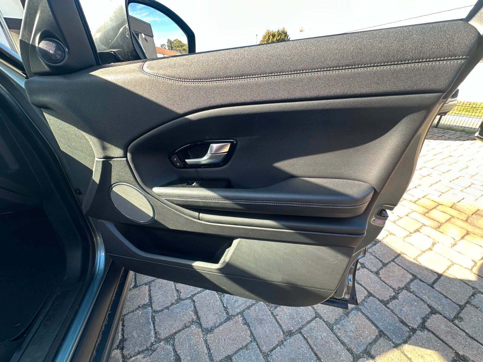 Fahrzeugabbildung Land Rover Range Rover Evoque SE Dynamic 2.0 150 PS