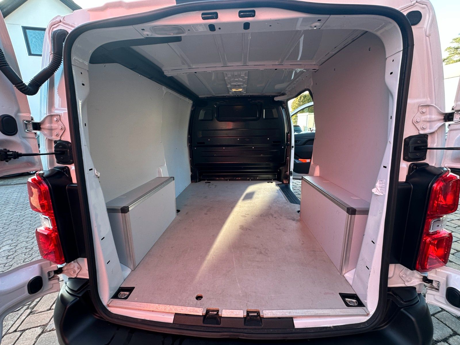 Fahrzeugabbildung Fiat Scudo L2 Basis 2.0 145 PS Autom. Digial Navi