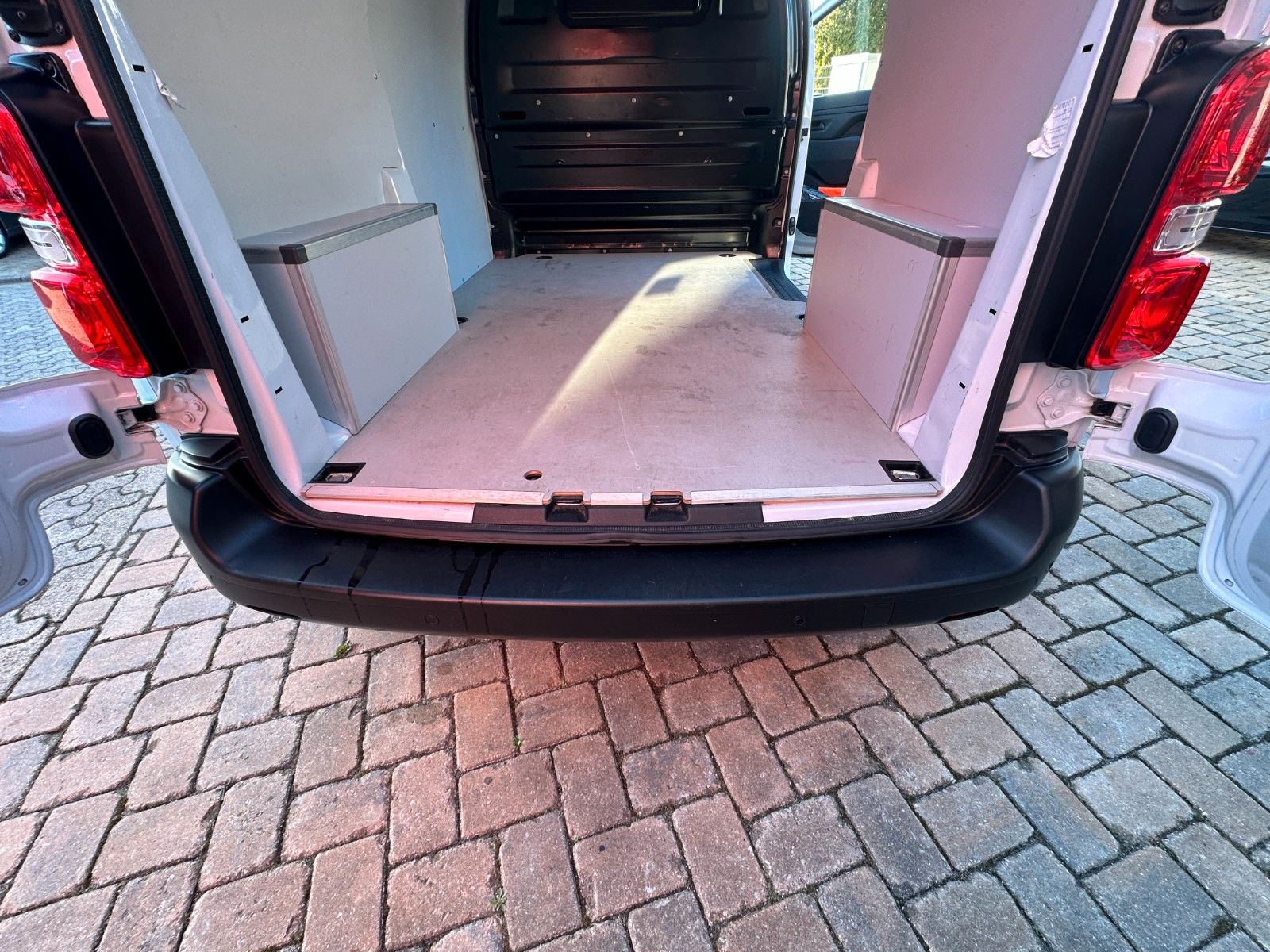 Fahrzeugabbildung Fiat Scudo L2 Basis 2.0 145 PS Autom. Digial Navi
