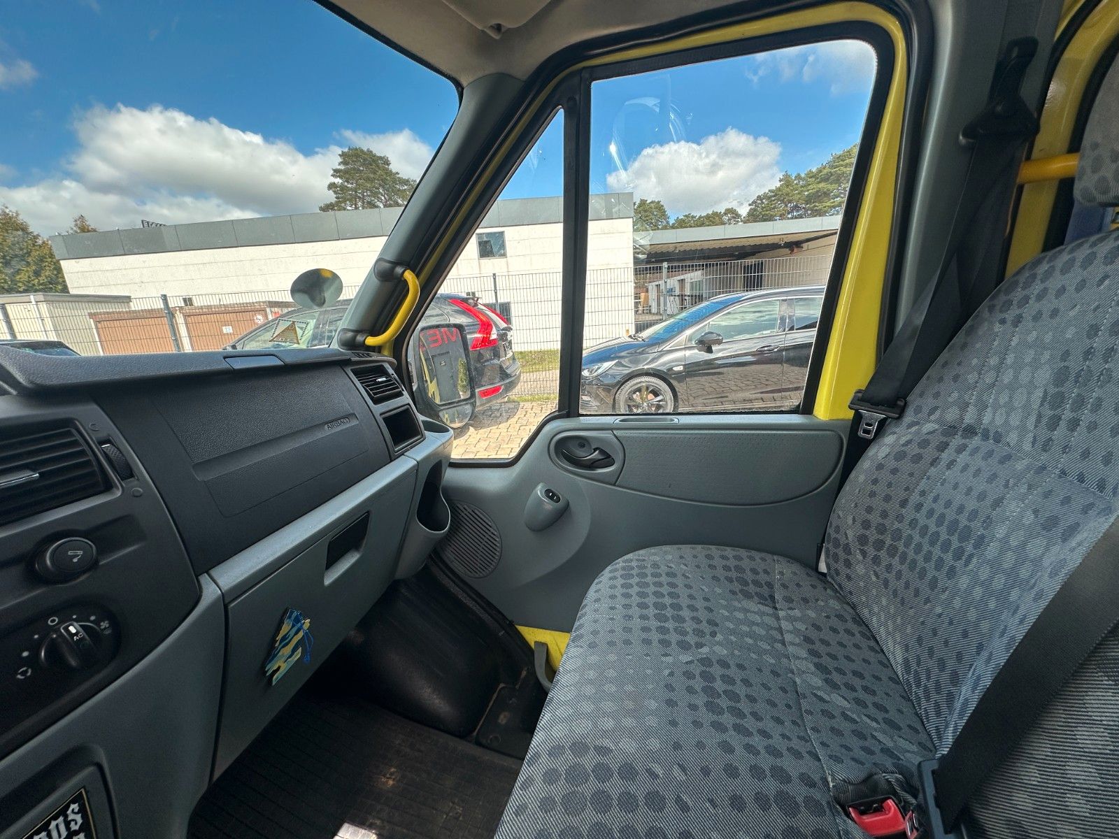 Fahrzeugabbildung Ford Transit Kombi FT 300 K Trend Klima